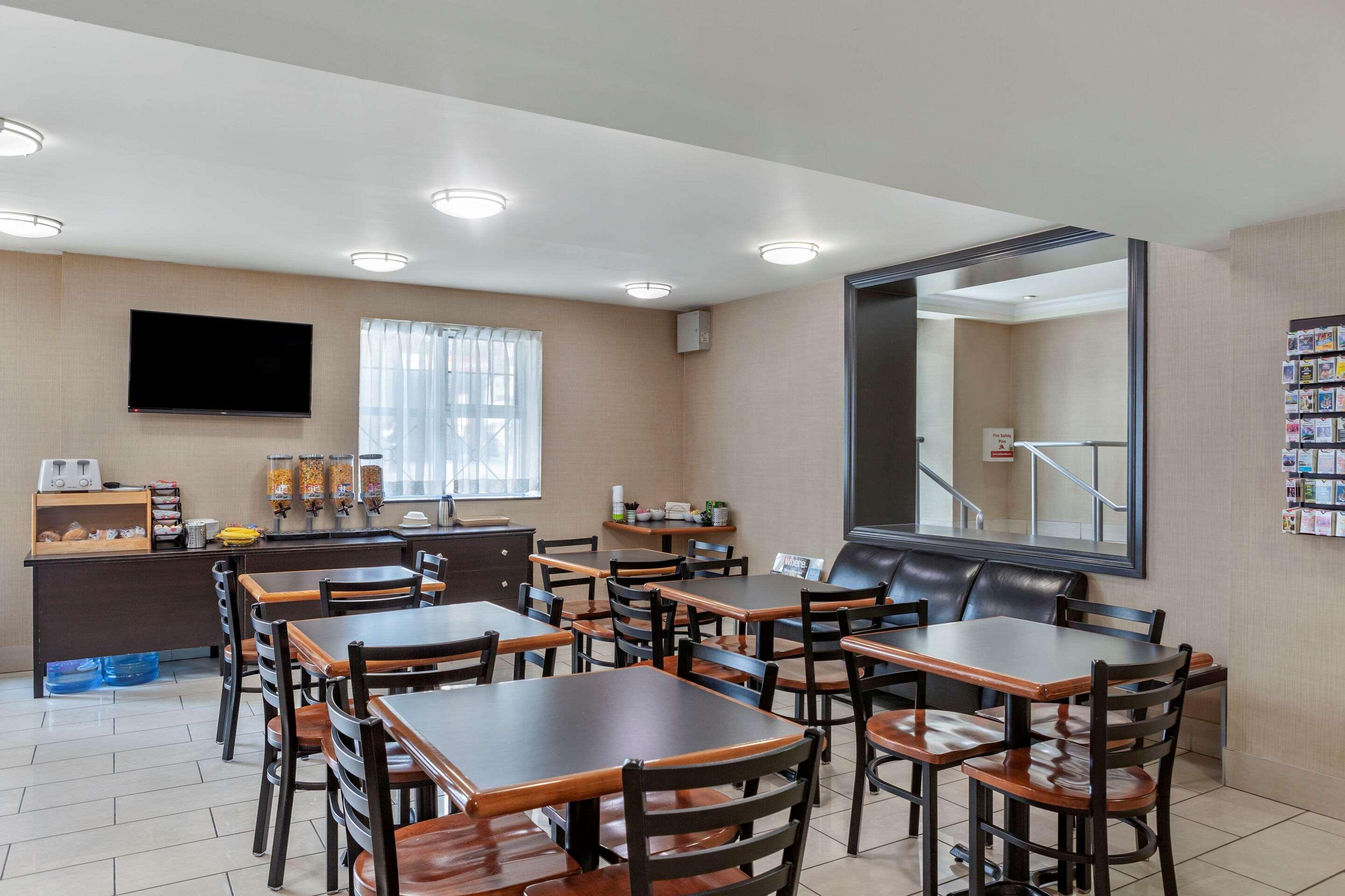 Econo & Downtown Hotel Toronto