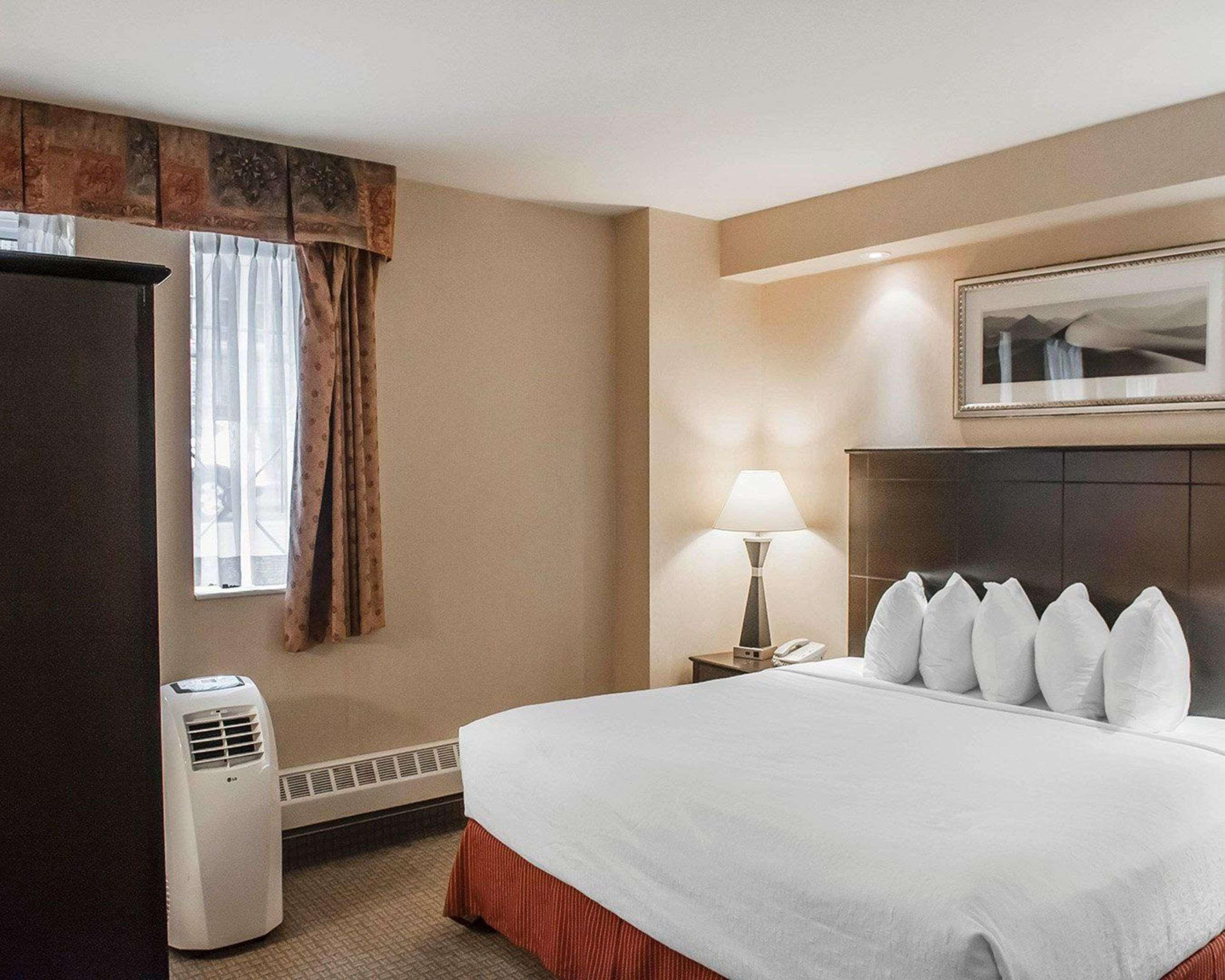 Econo & Downtown 2* Toronto