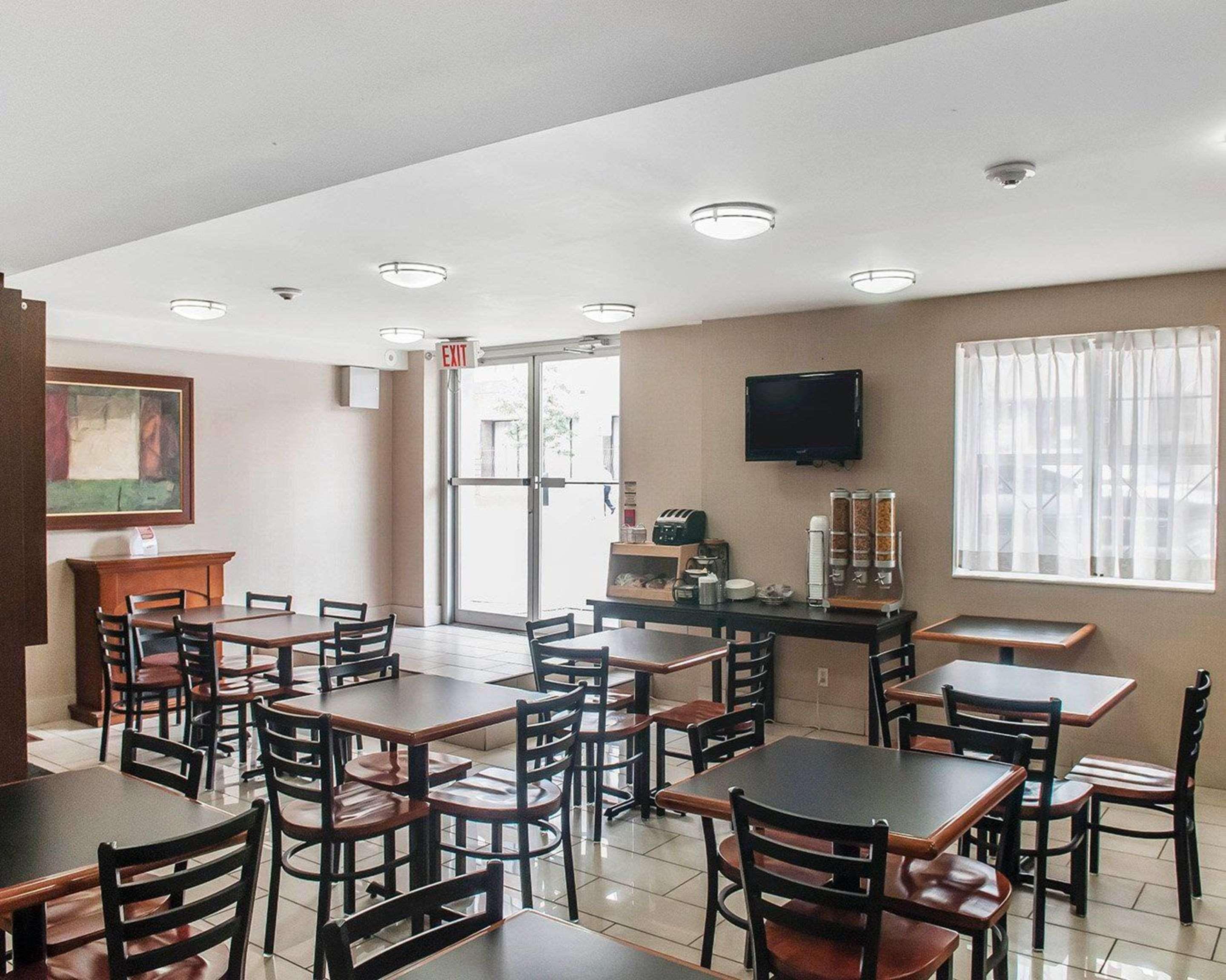 Econo & Downtown Hotel