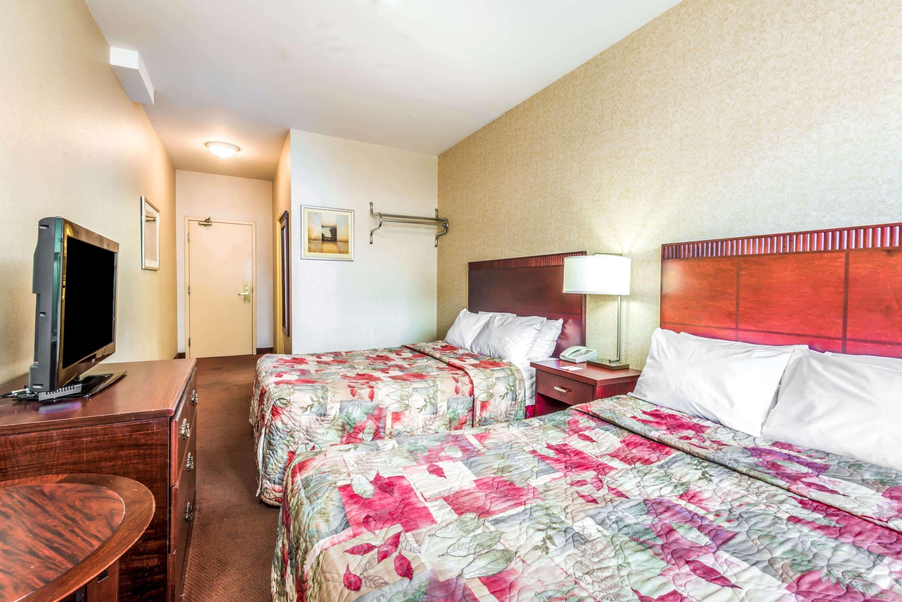 Hotel Howard Johnson By Wyndham Downtown West *