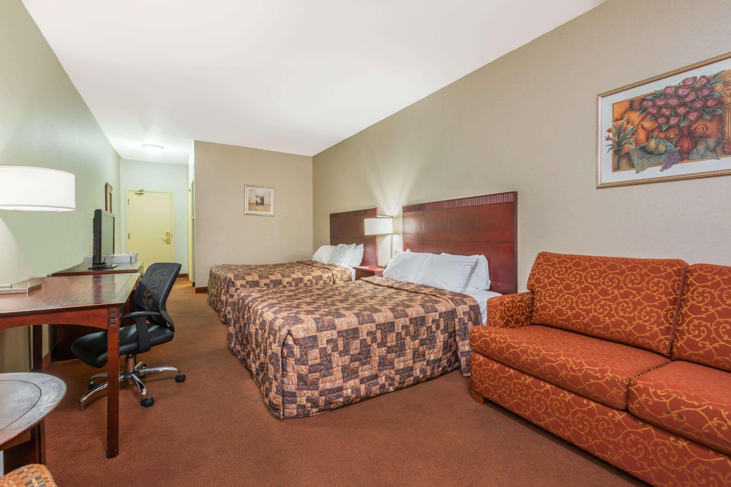 Howard Johnson By Wyndham Downtown West Hotel