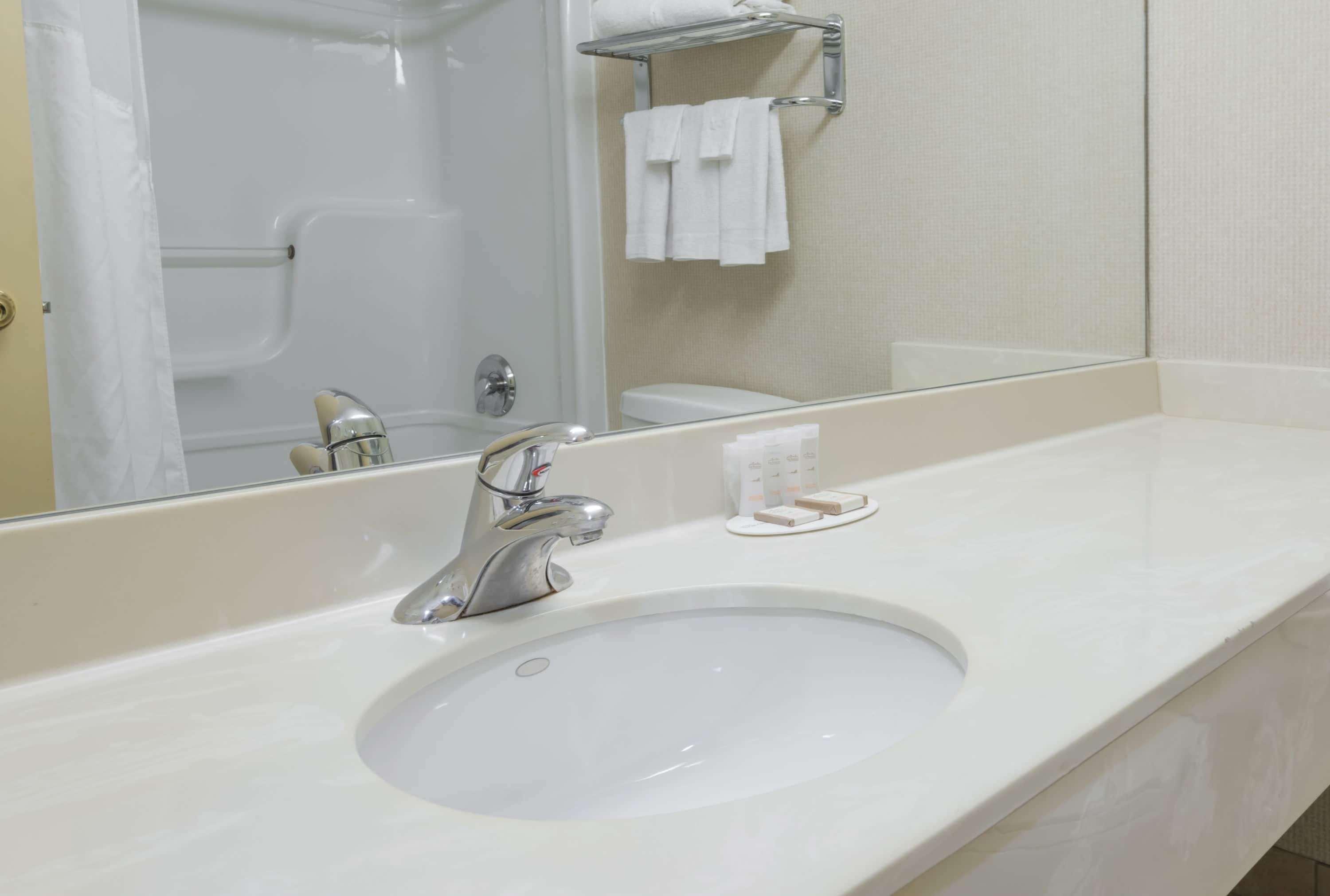 Howard Johnson By Wyndham Downtown West Hotel *
