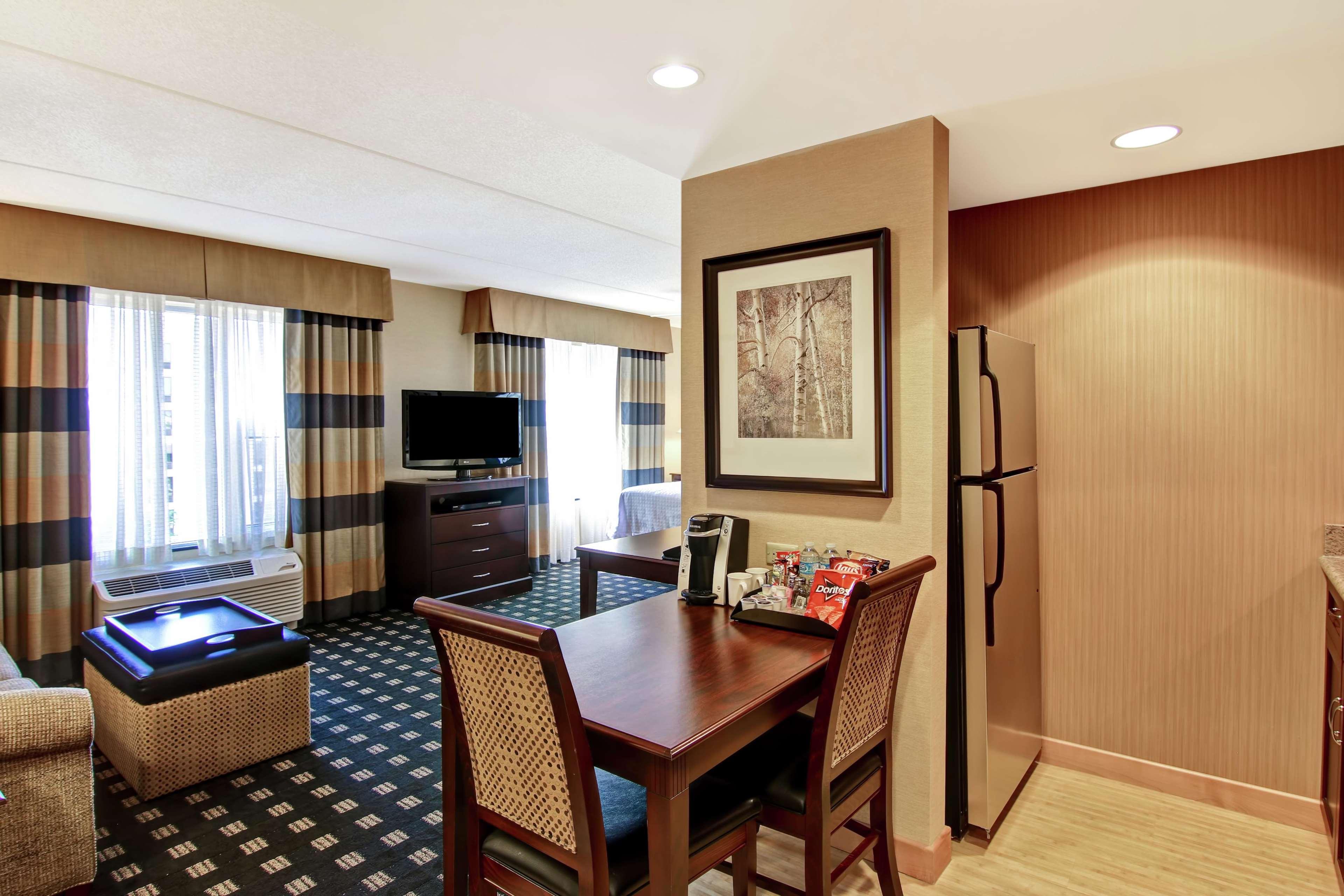 Hotel Homewood By Hilton Airport Corporate Centre Toronto