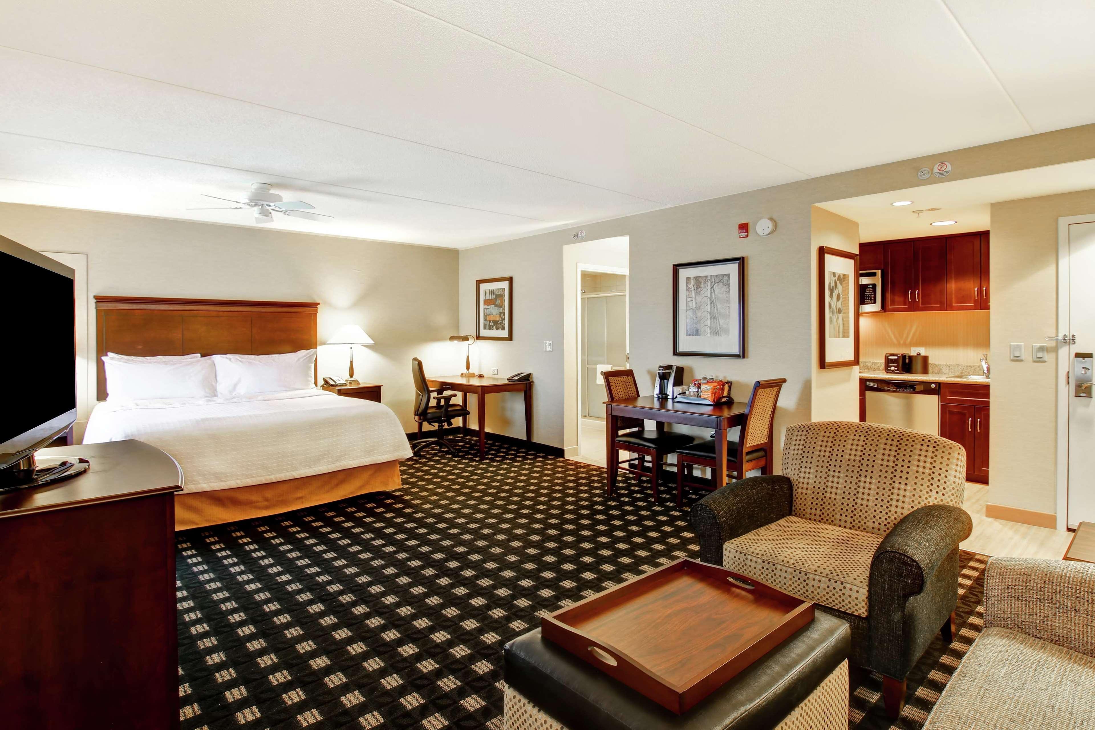 Homewood By Hilton Airport Corporate Centre 3*