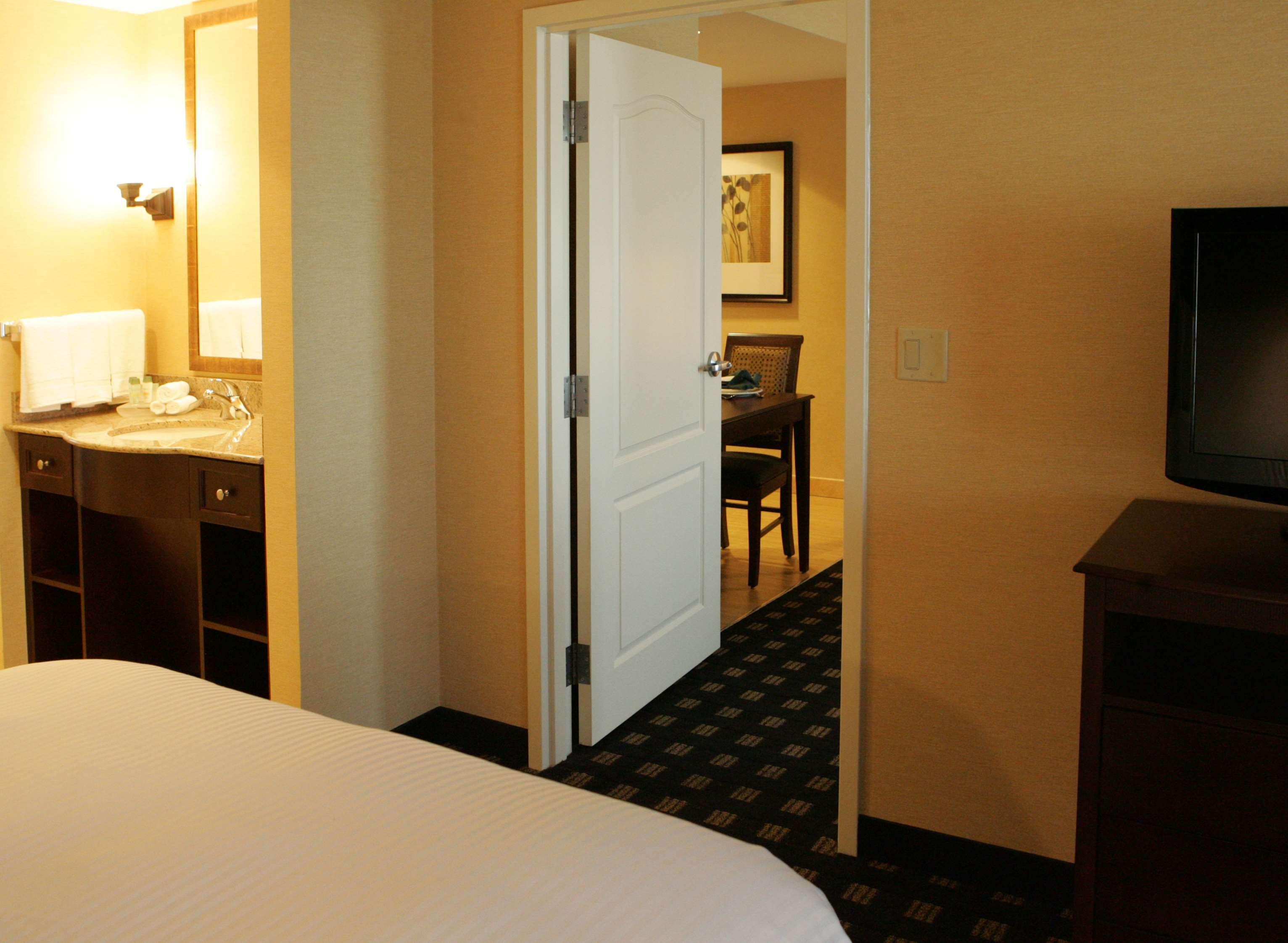 Homewood By Hilton Airport Corporate Centre Hotel