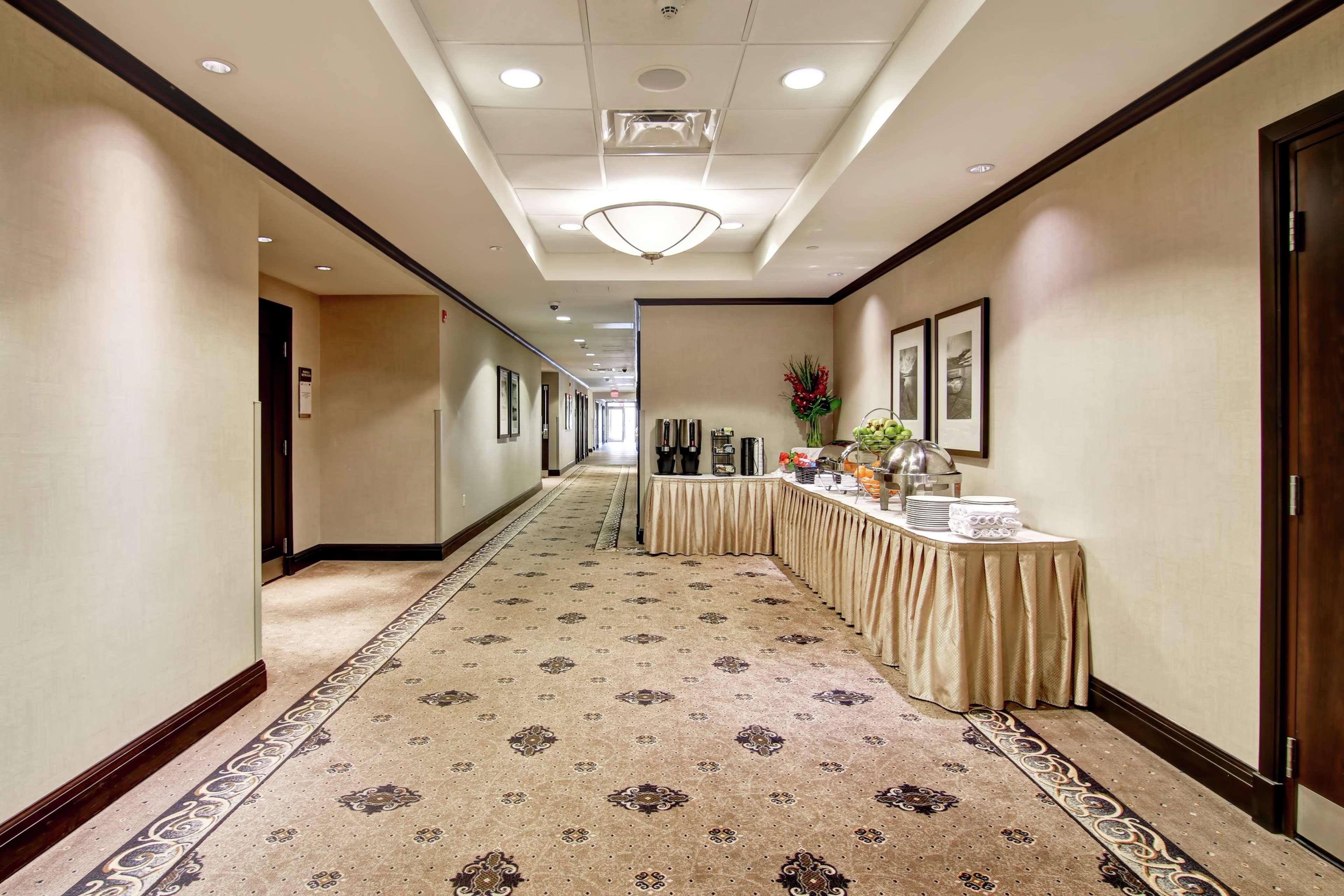 Homewood By Hilton Airport Corporate Centre 3*