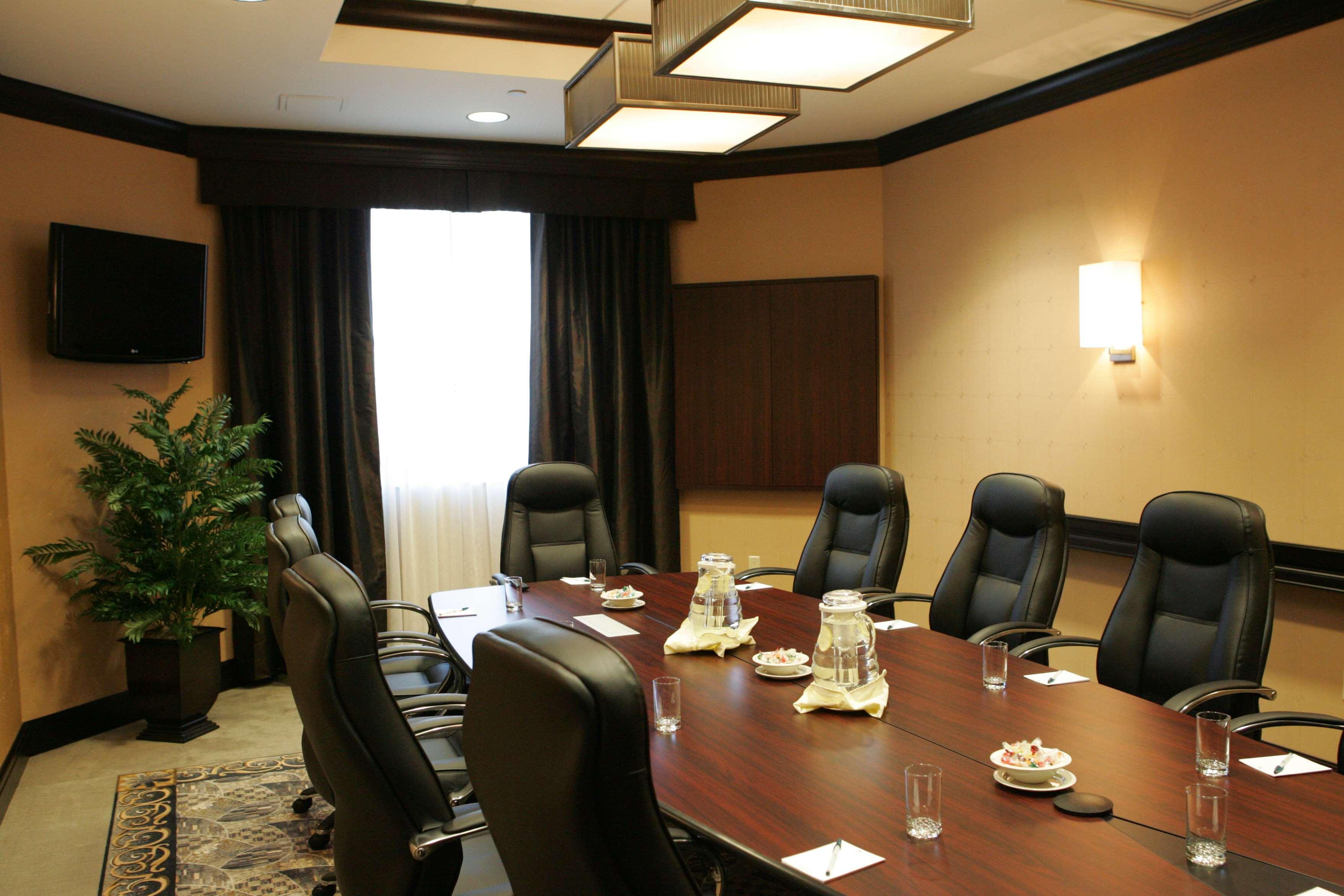 Hotel Homewood By Hilton Airport Corporate Centre 3*