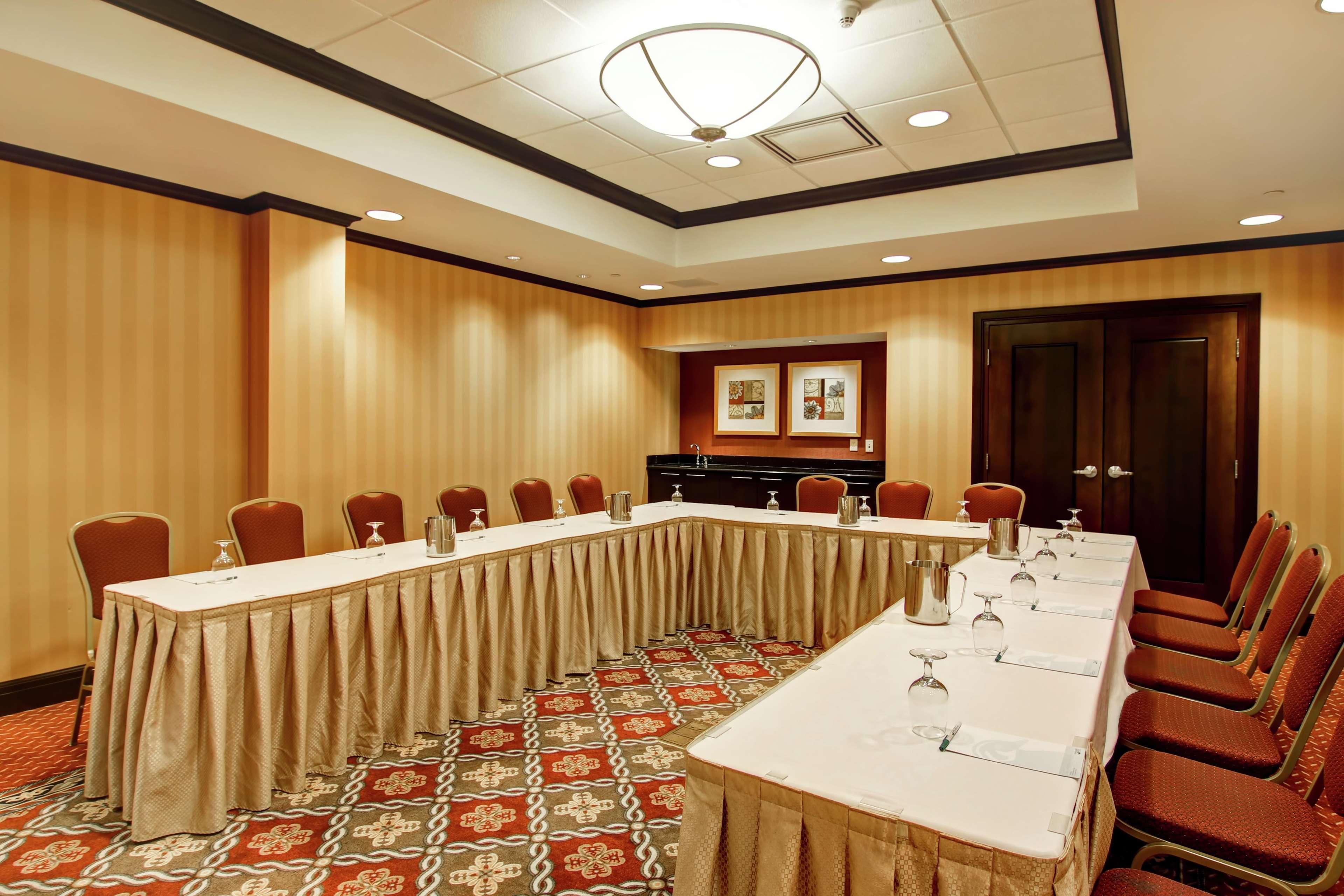 Homewood By Hilton Airport Corporate Centre 3*