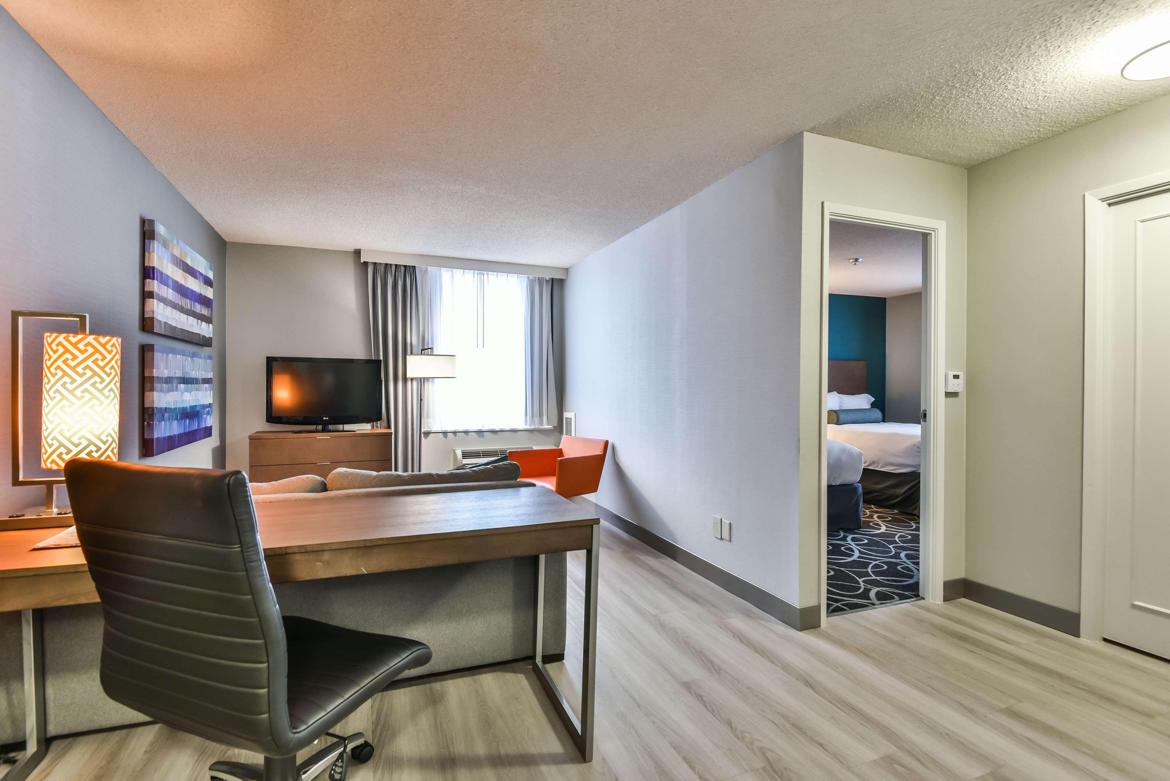 Hotel Radisson Airport 3*
