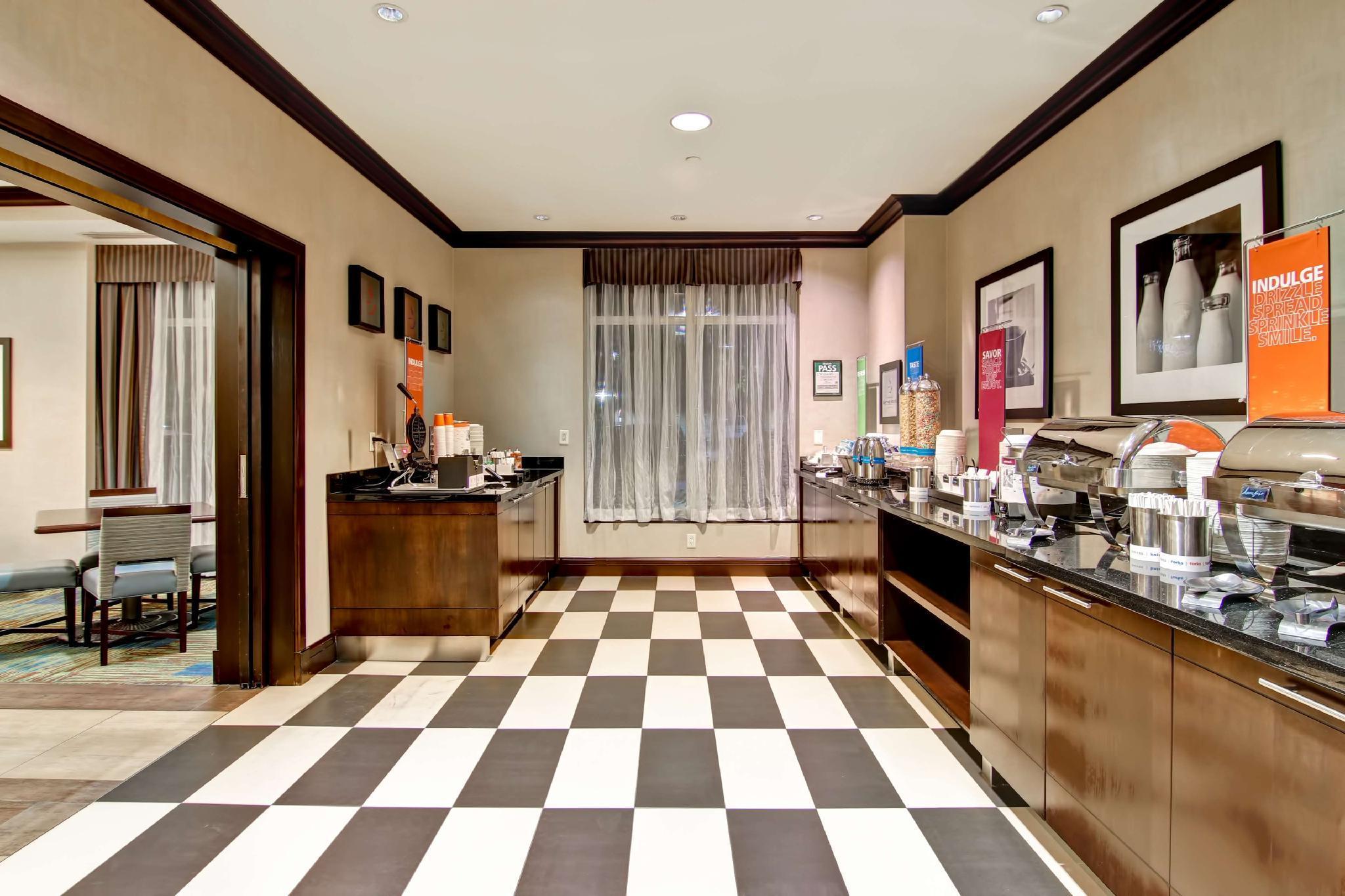 Hampton By Hilton Airport Corporate Centre 3* Toronto