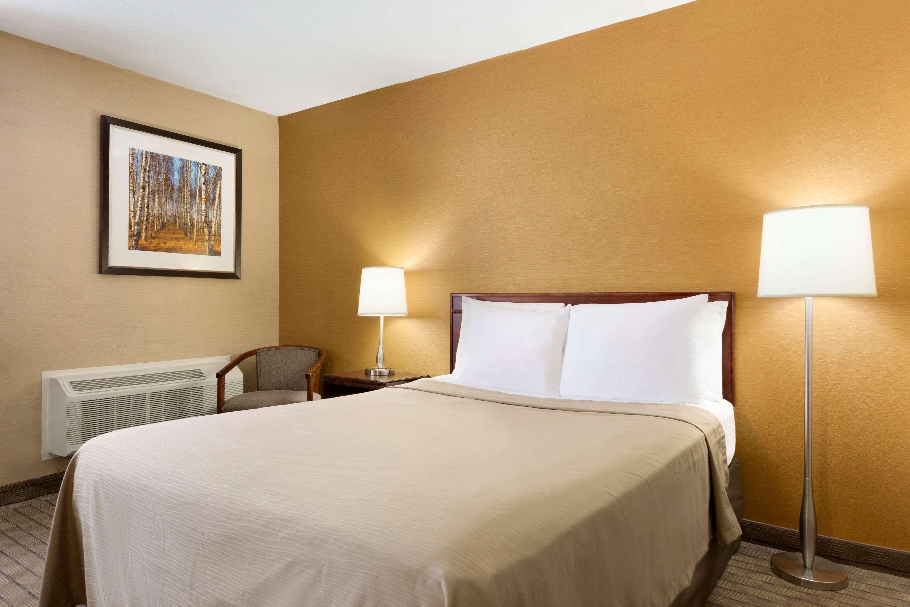 Travelodge By Wyndham East Hotel