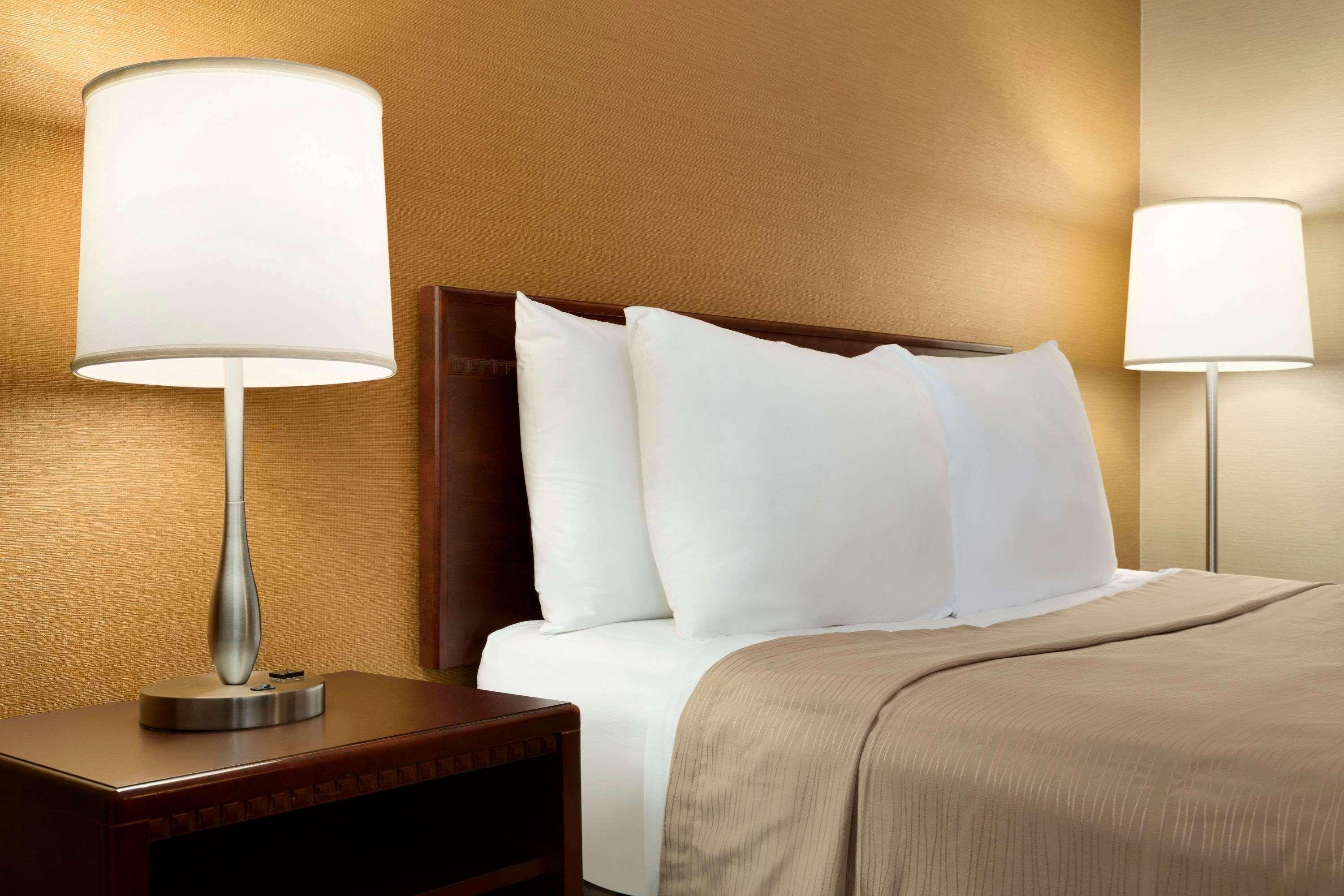 Travelodge By Wyndham East Hotel Toronto