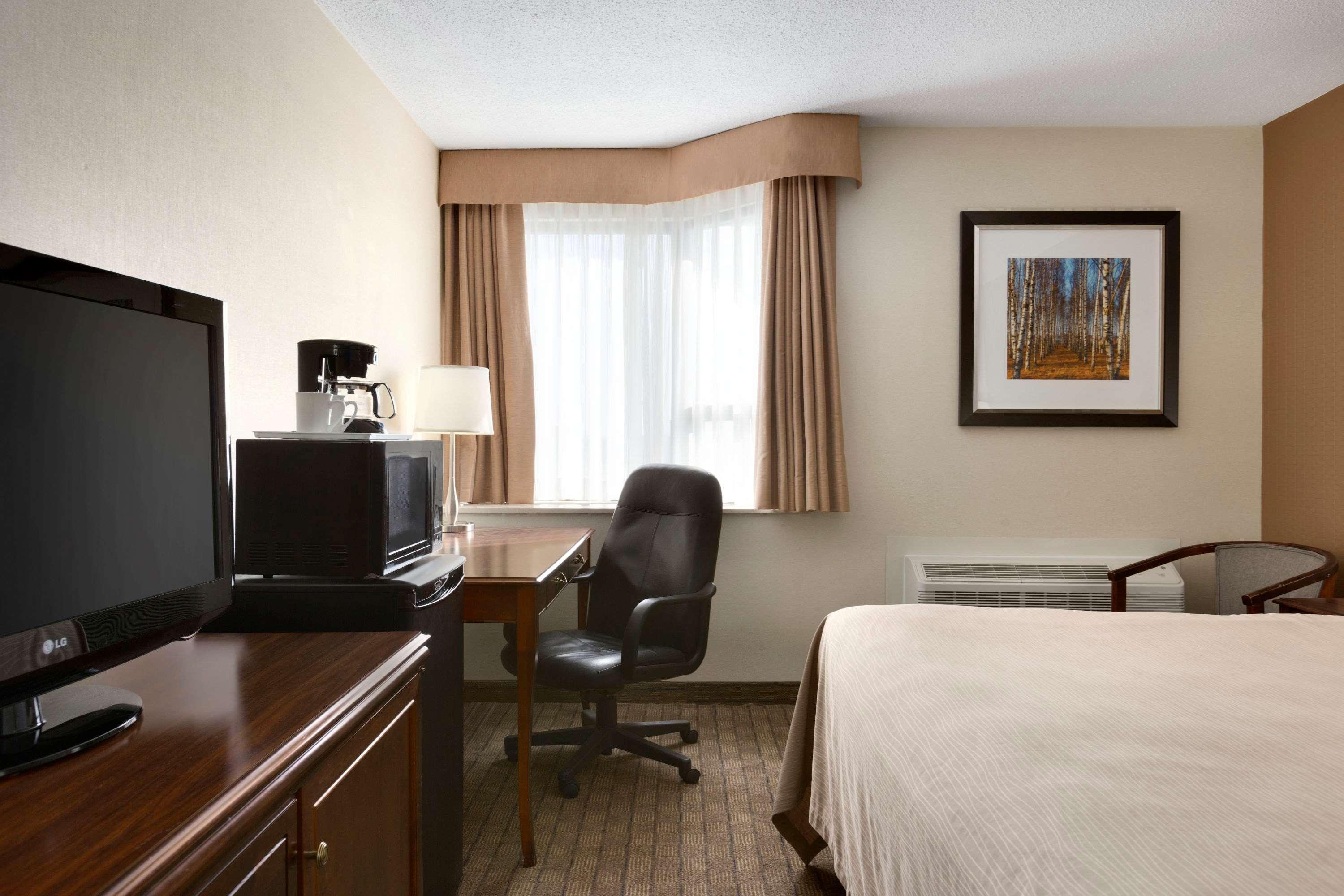 Travelodge By Wyndham East Hotel