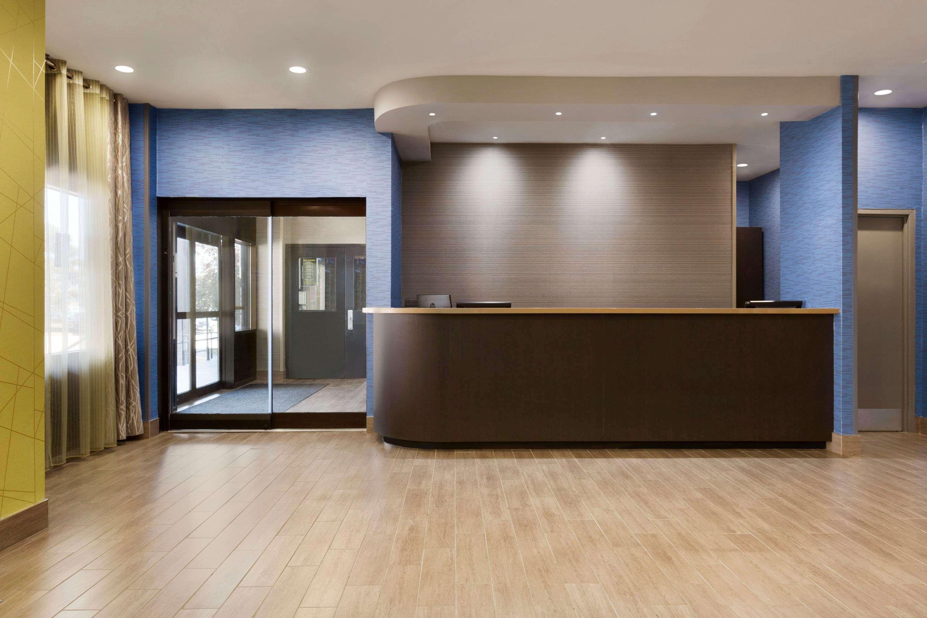 Travelodge By Wyndham East Hotel