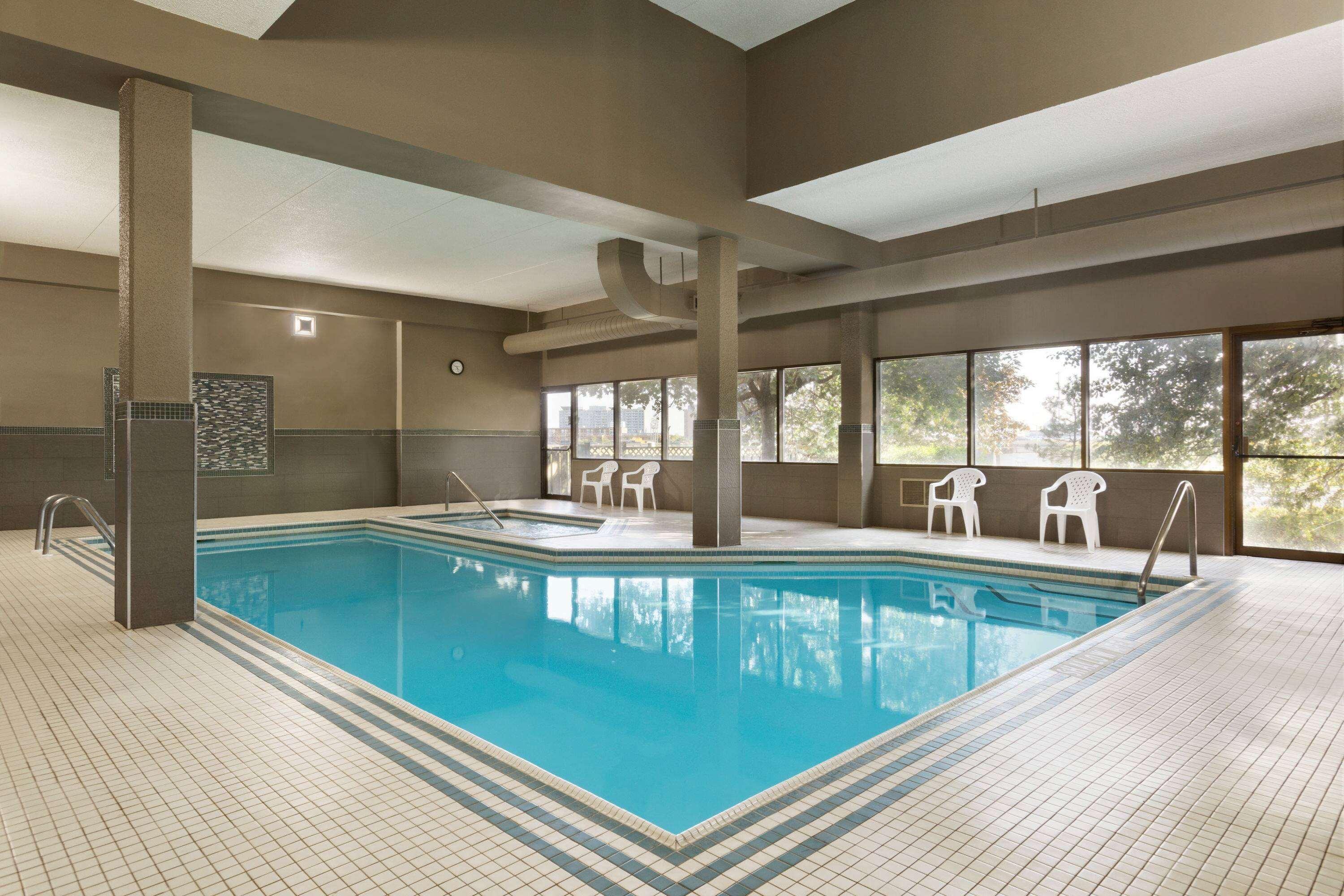 Travelodge By Wyndham East Hotel Toronto