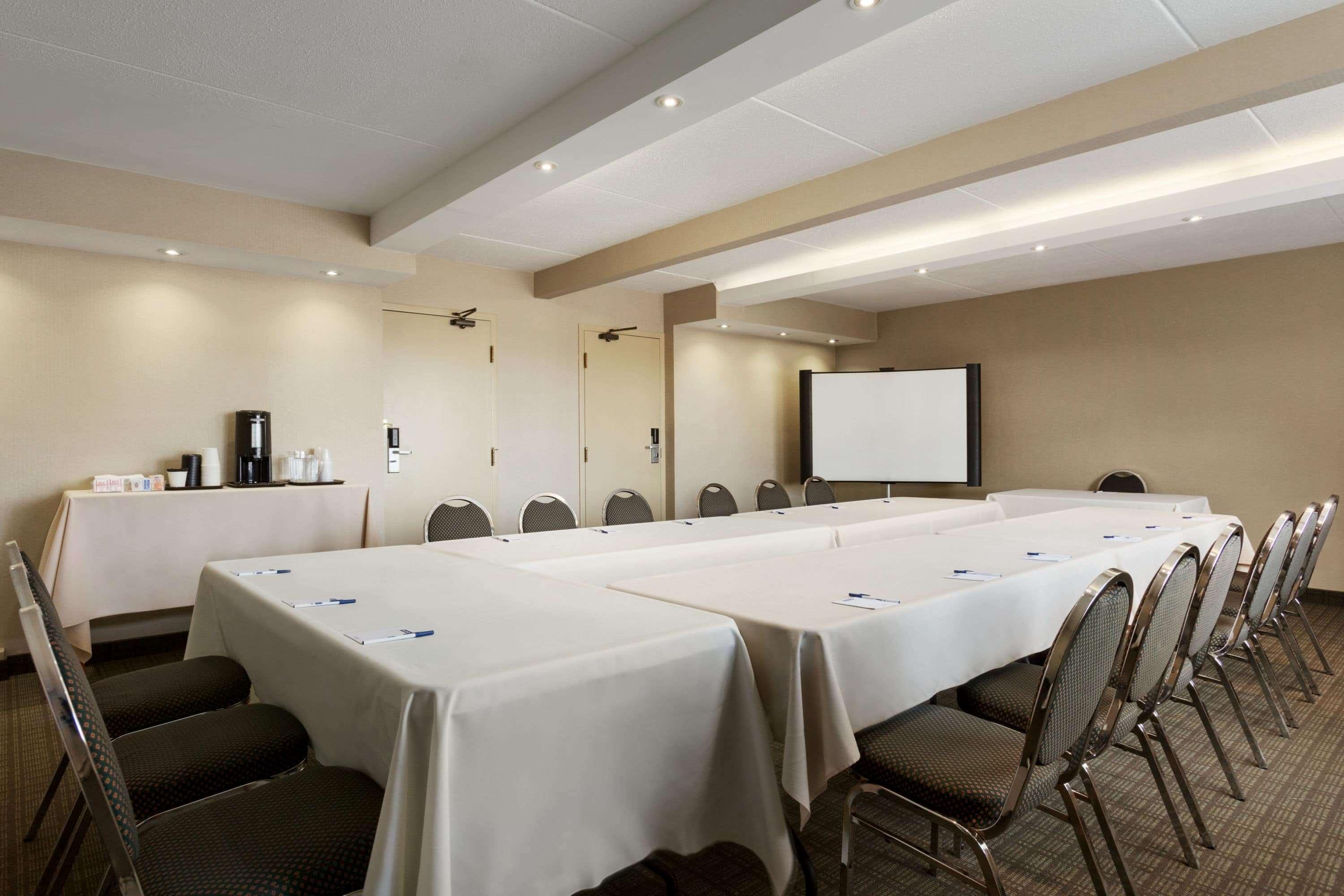 Travelodge By Wyndham East Hotel Toronto