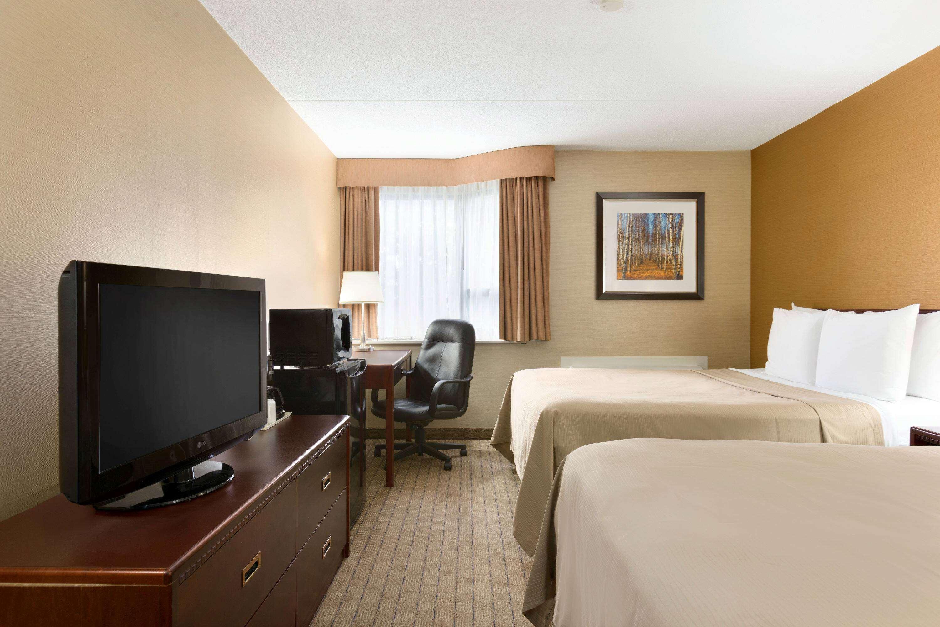 Travelodge By Wyndham East Hotel