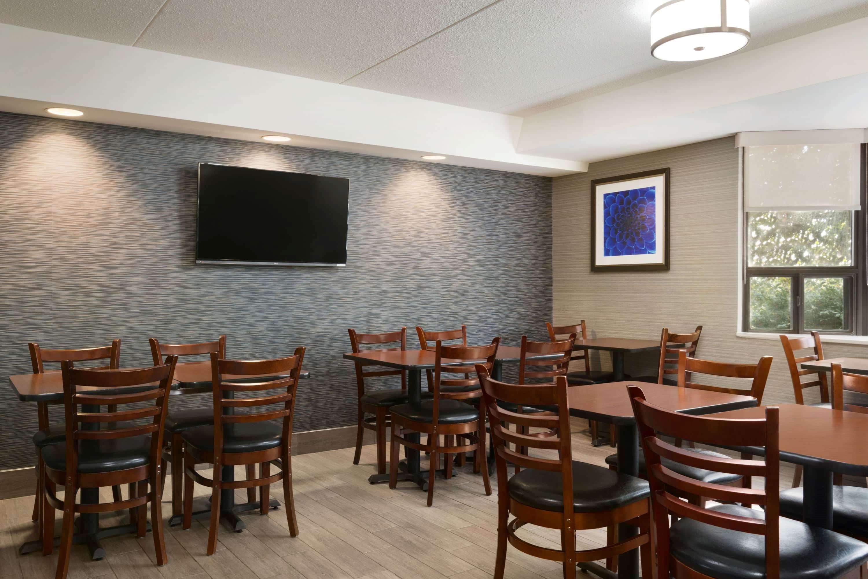 Travelodge By Wyndham East Hotel 2*