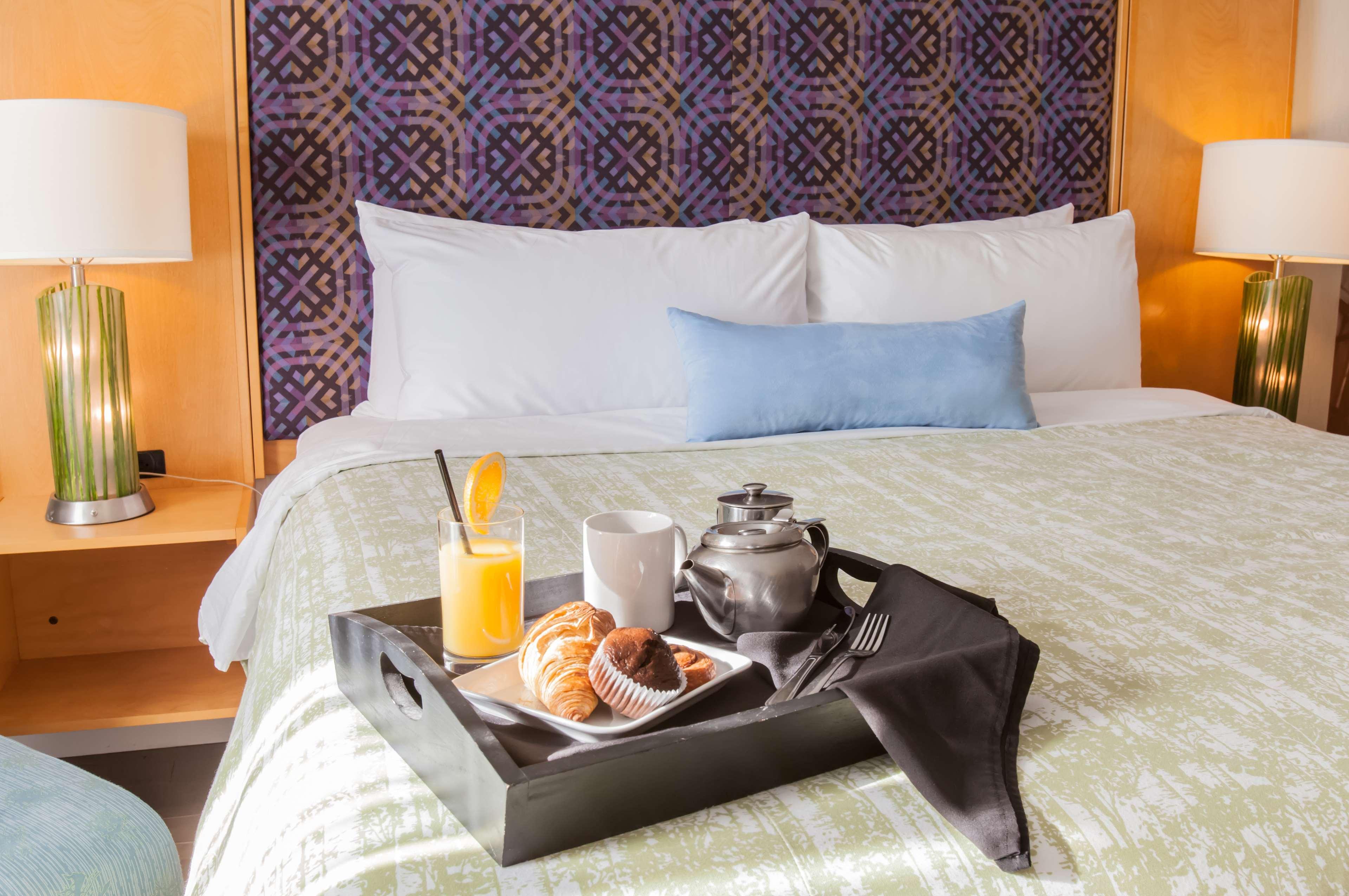 Hotel Western Premier Airport Carlingview Toronto