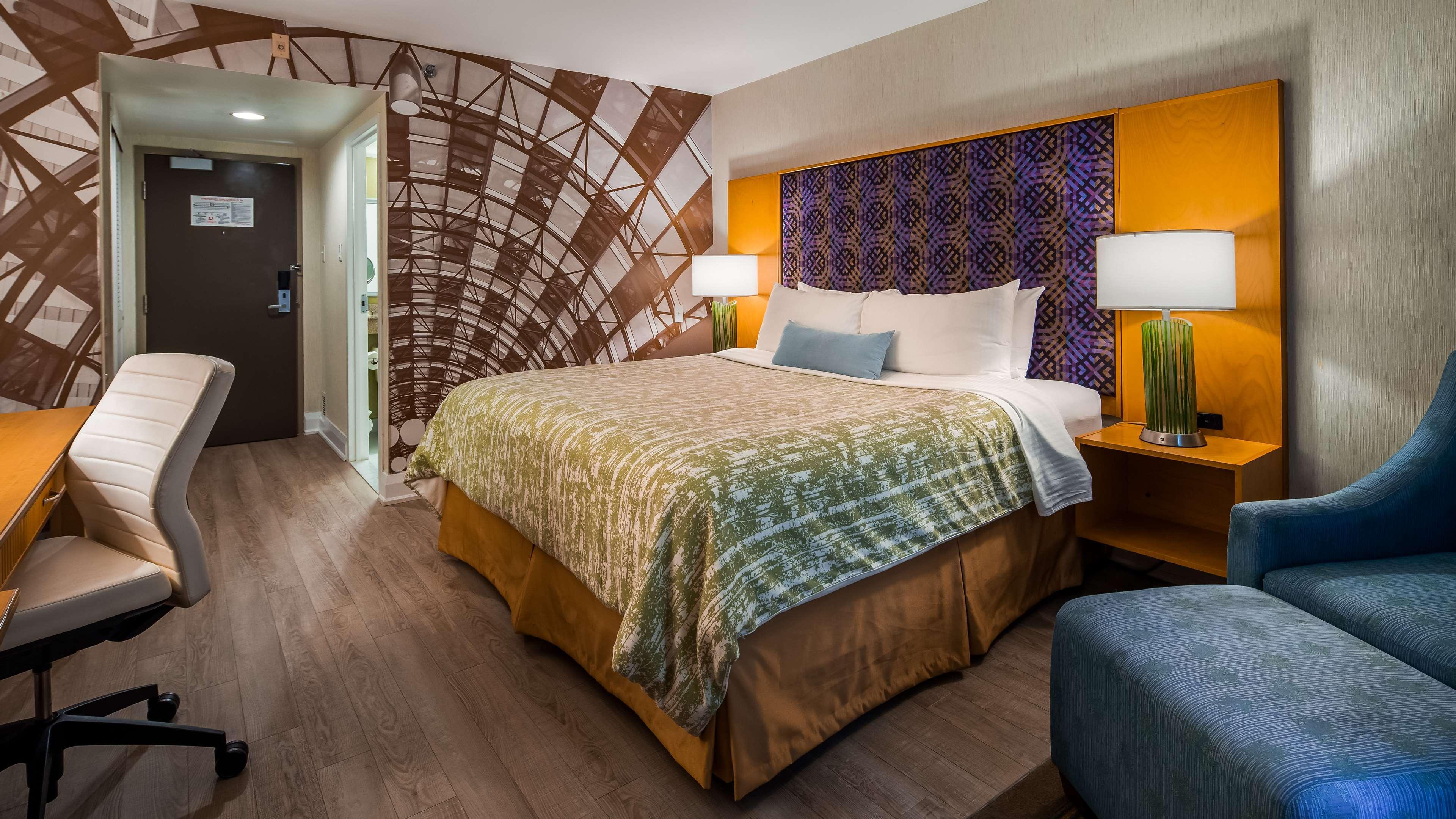 Western Premier Airport Carlingview Hotel 3*