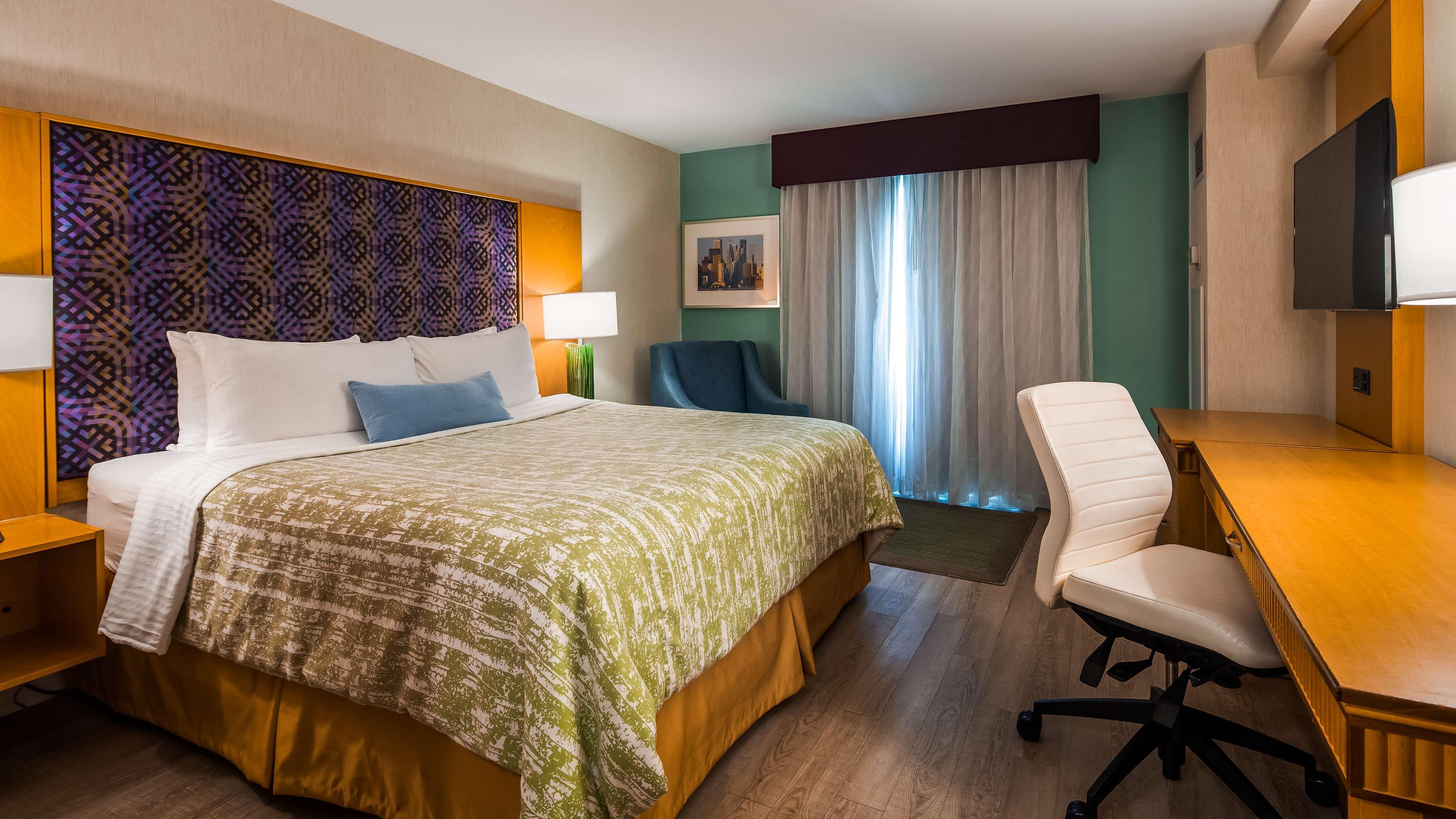 Western Premier Airport Carlingview Hotel