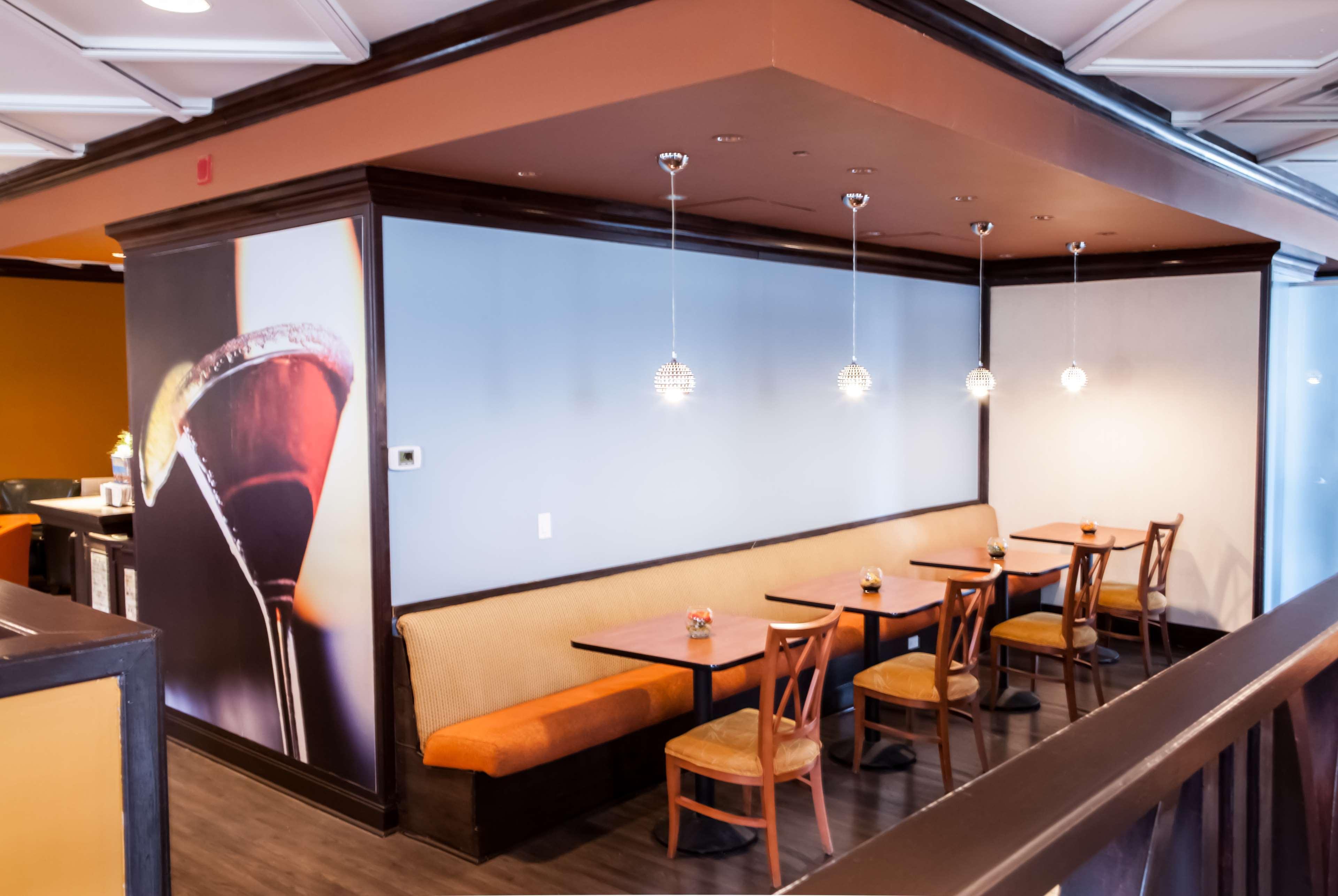 Hotel Western Premier Airport Carlingview 3*