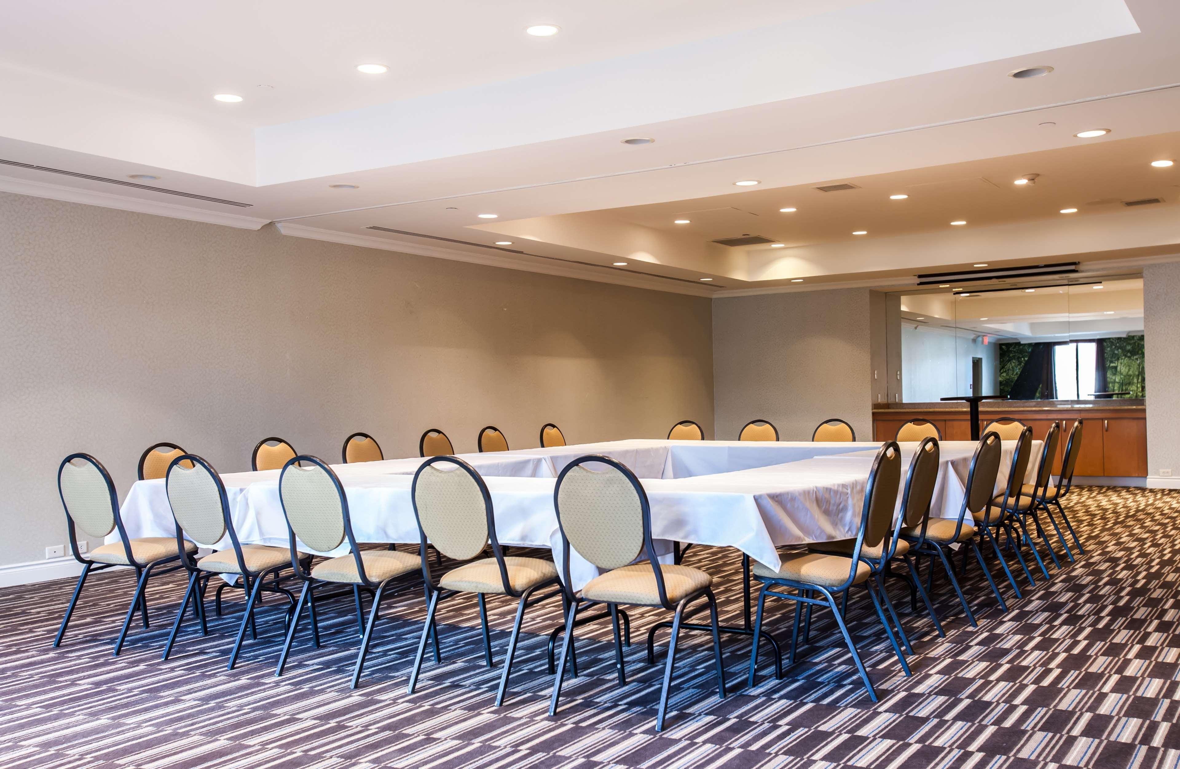 Western Premier Airport Carlingview Hotel Toronto