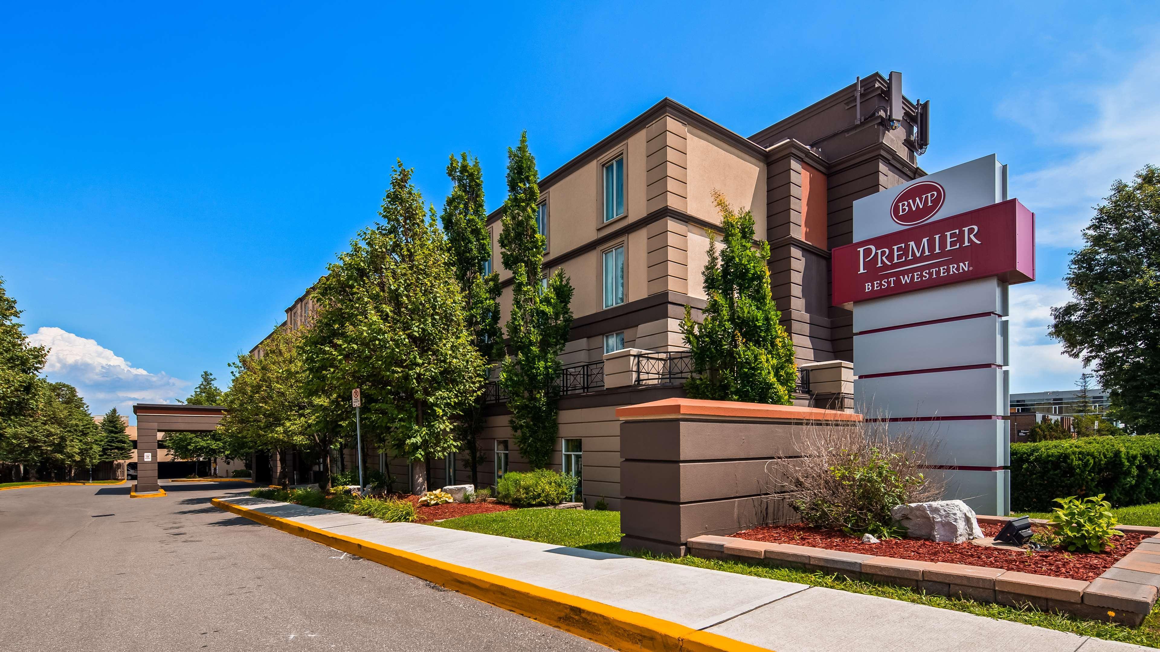 Western Premier Airport Carlingview Hotel 3*