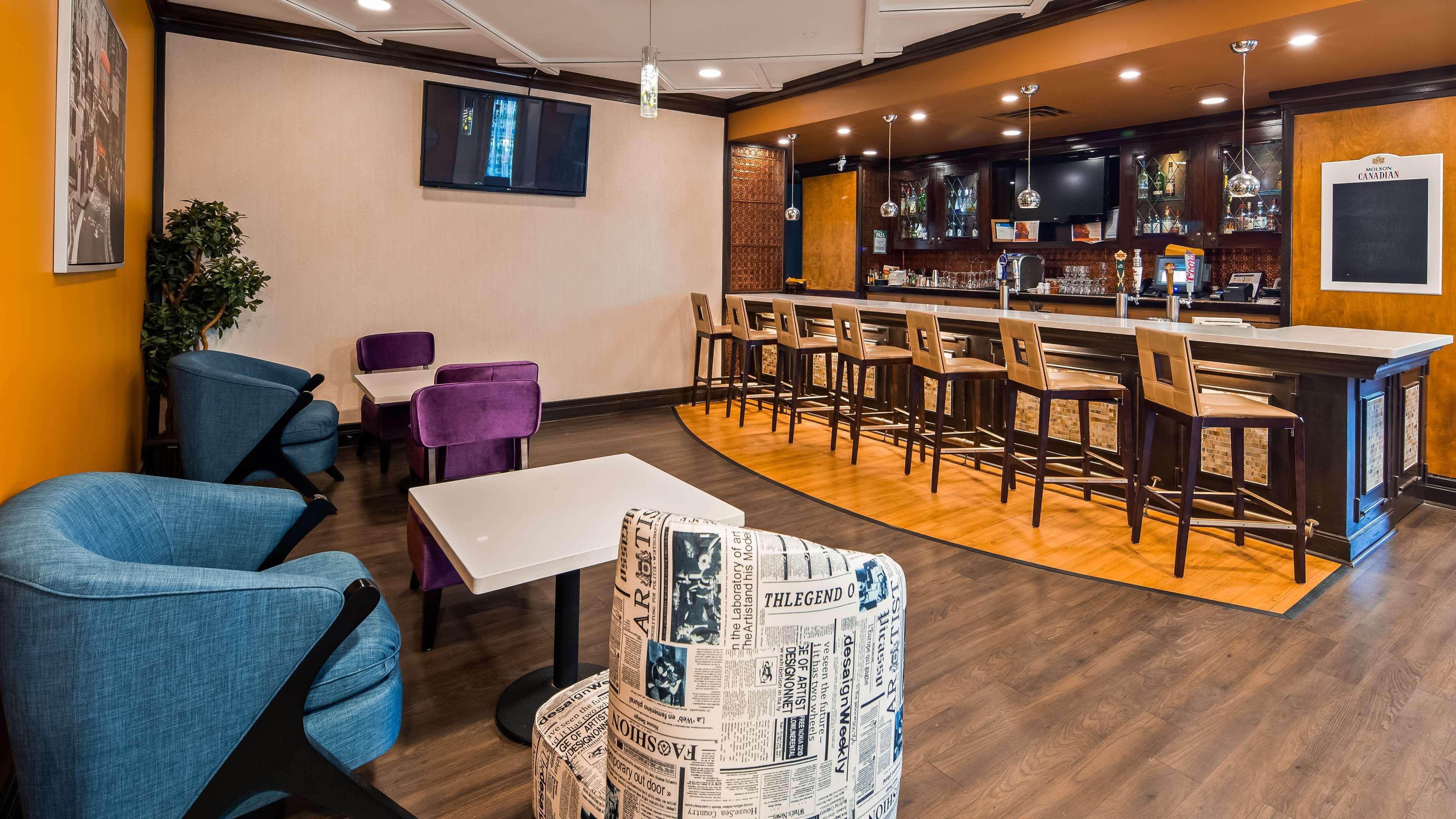 Western Premier Airport Carlingview Hotel 3*