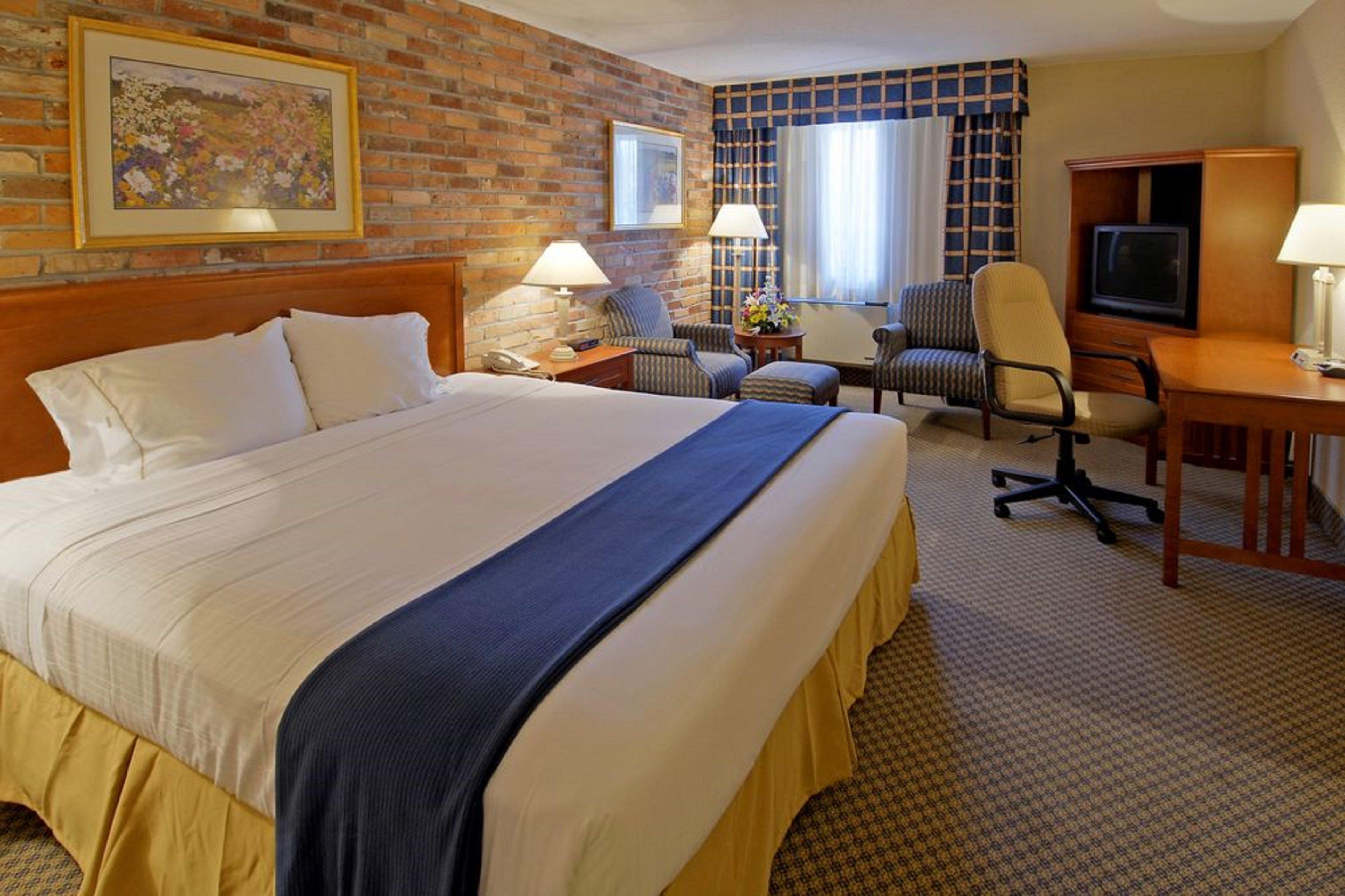 Express East, An Ihg 2* Toronto