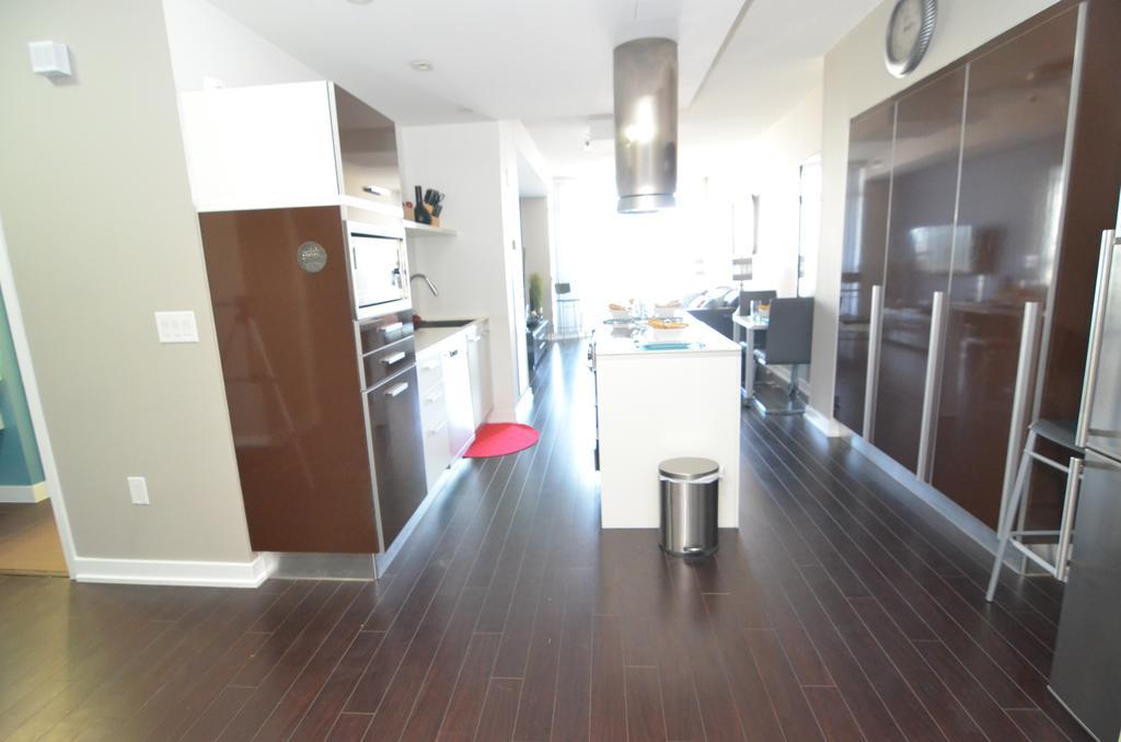 Escape - Lakeshore- 38 Dan Leckie Way *