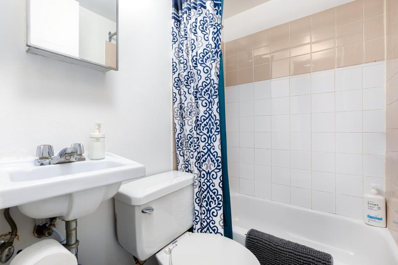 For Rent Beside U Of T Guest house