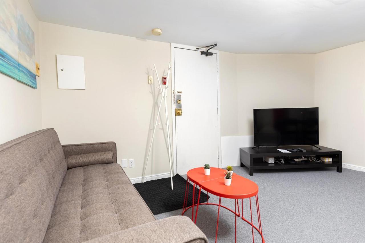 Guest house For Rent Beside U Of T *