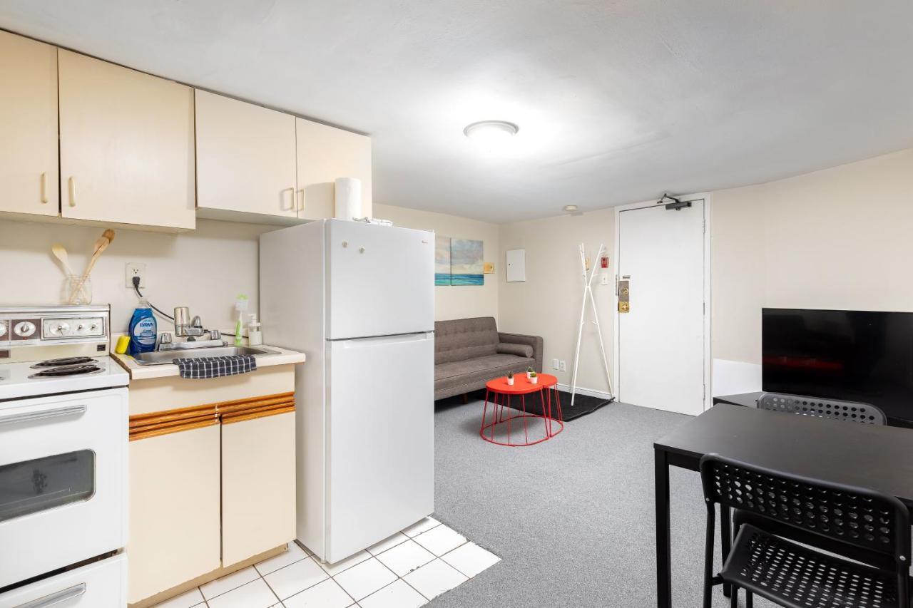 Guest house For Rent Beside U Of T *
