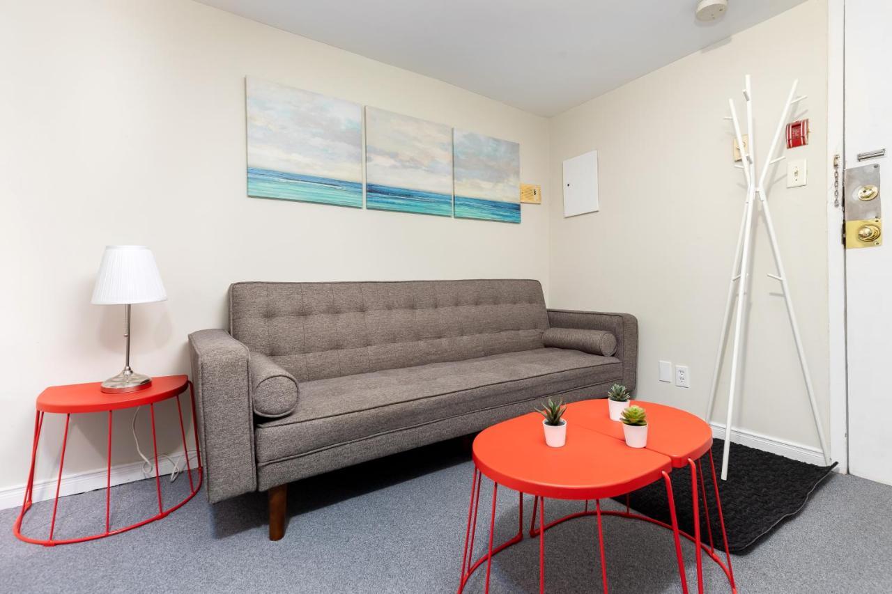 For Rent Beside U Of T Guest house *