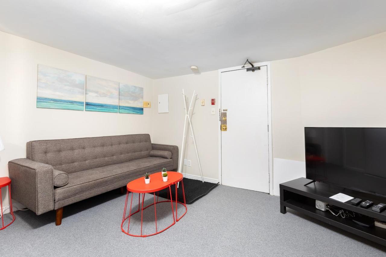 For Rent Beside U Of T Guest house