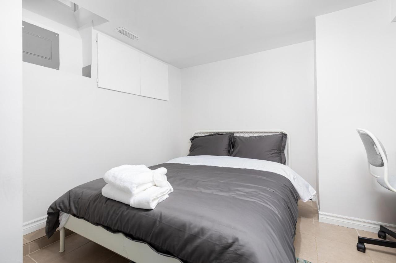 Guest house For Rent Beside U Of T Toronto