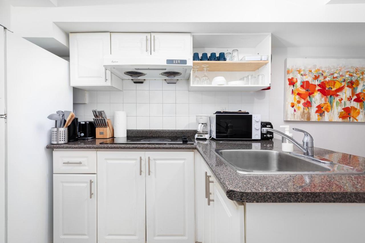 For Rent Beside U Of T Guest house *