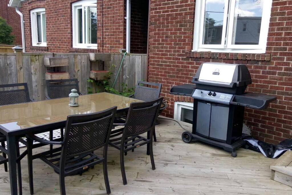 2 Bedroom Beaches Big Backyard Toronto