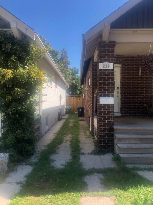 2 Bedroom Beaches Big Backyard *