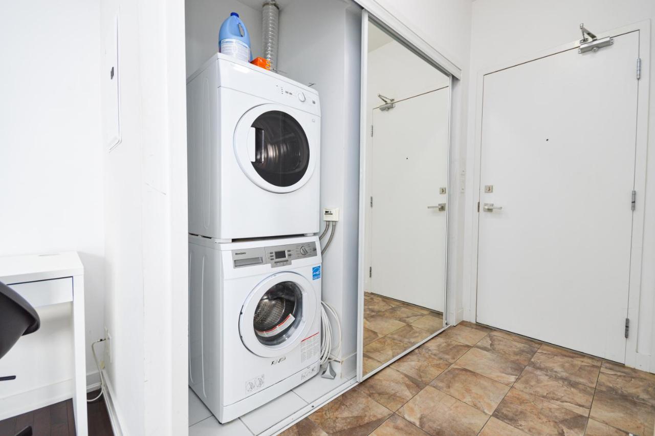 Downtown Mins From Scotiabank Arena, Tiff, Cn Tower, Union, Mtcc Apartment