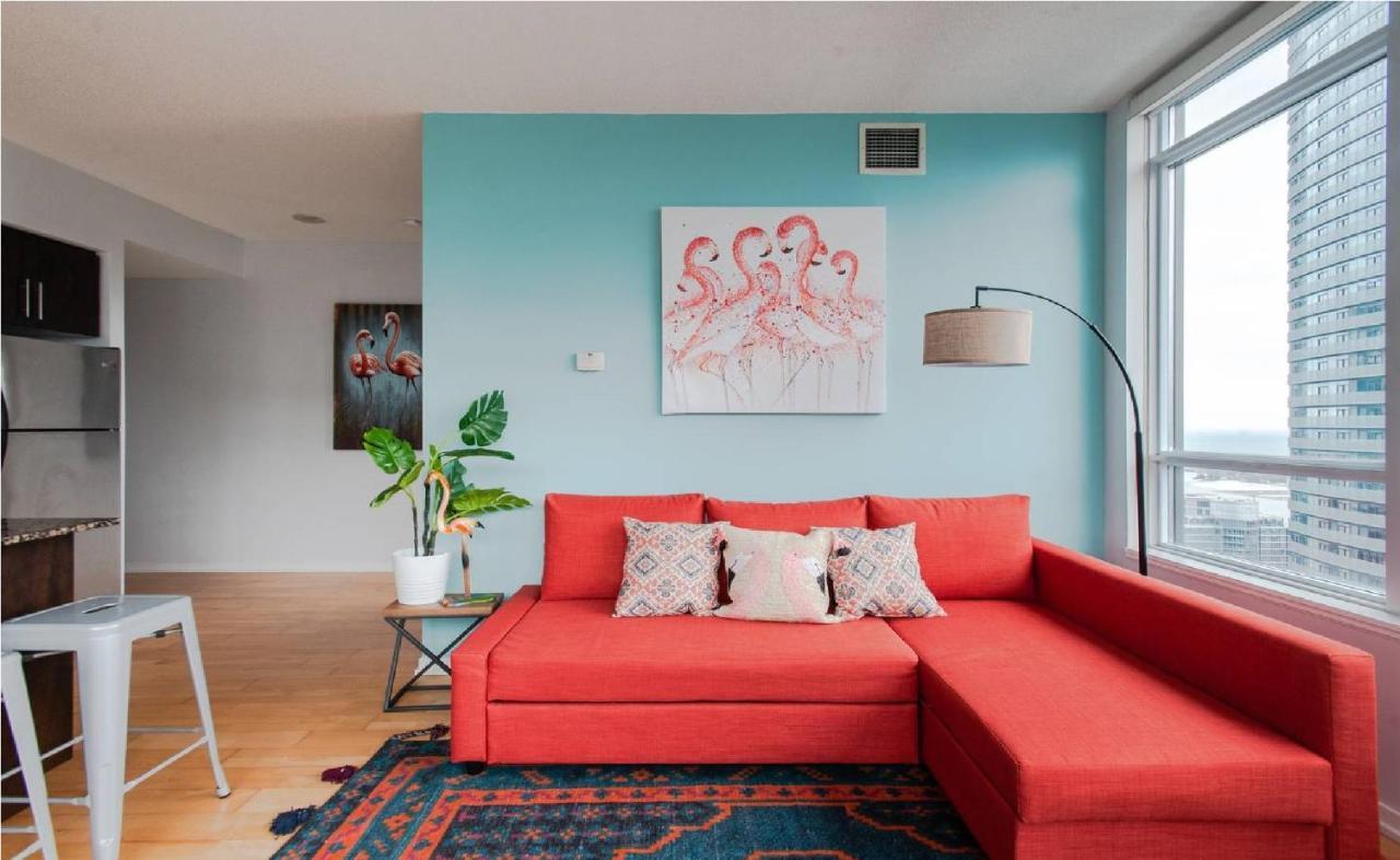 Downtown Core Two Bedroom With Cn Tower View, Free Parking * Toronto
