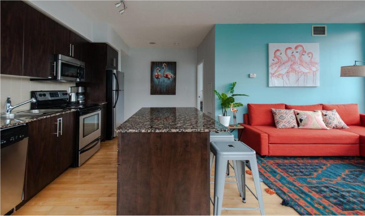 Downtown Core Two Bedroom With Cn Tower View, Free Parking