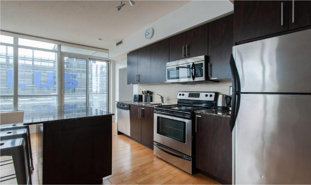 Homestay Downtown Core Two Bedroom With Cn Tower View, Free Parking Toronto