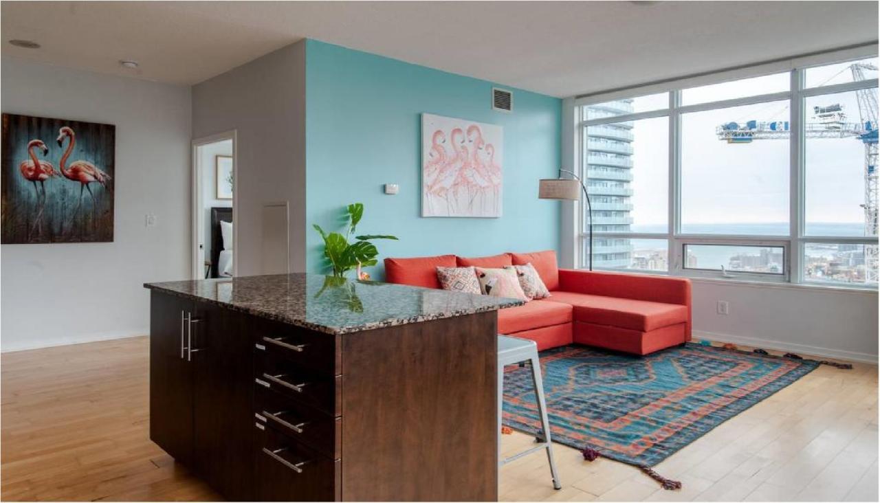 Homestay Downtown Core Two Bedroom With Cn Tower View, Free Parking *