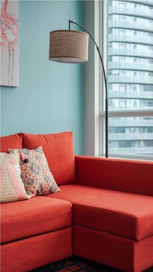 Downtown Core Two Bedroom With Cn Tower View, Free Parking * Toronto