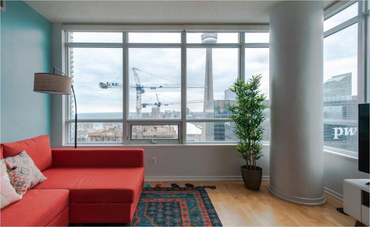 Downtown Core Two Bedroom With Cn Tower View, Free Parking * Toronto