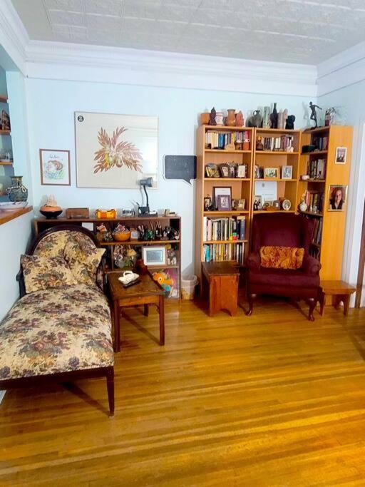 Apartment Unique Spacious Little Italy 1 Bed Apt Toronto
