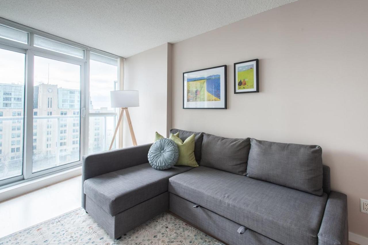 Right By The Lake Downtown Condo, 1 Bedroom, 1 Free Parking