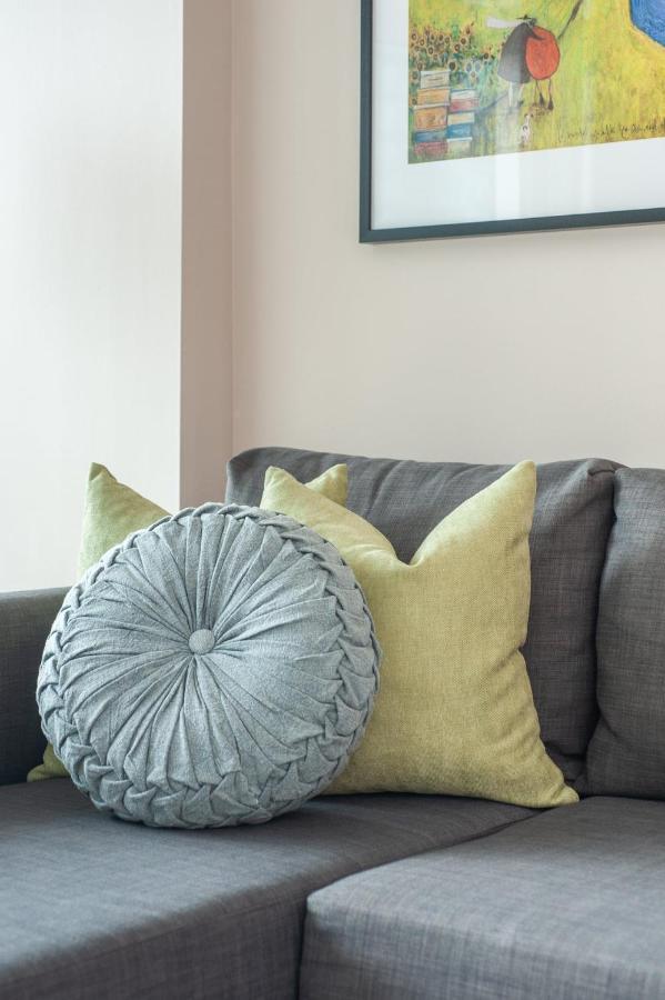 Right By The Lake Downtown Condo, 1 Bedroom, 1 Free Parking Homestay Toronto